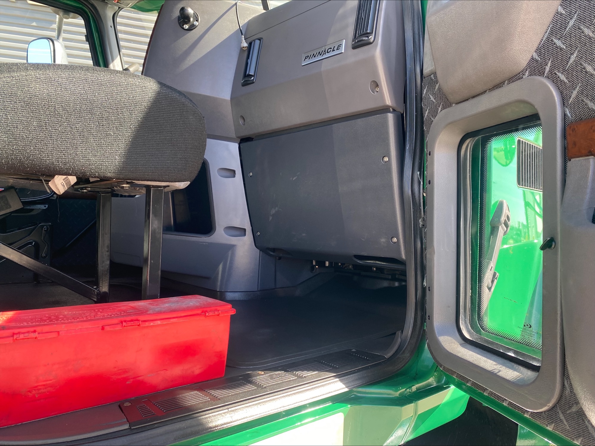 2018 Mack - image 14