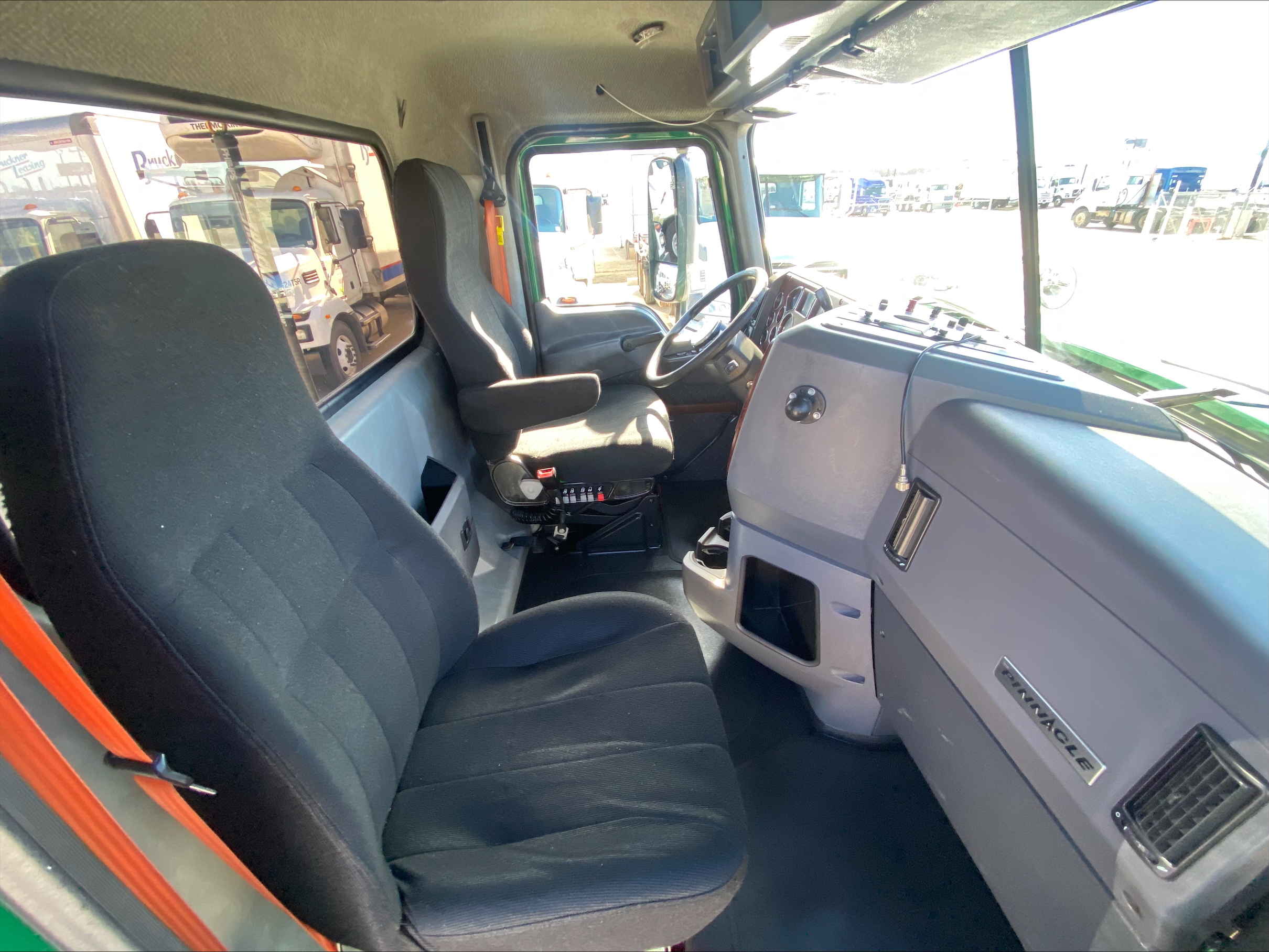 2018 Mack - image 16