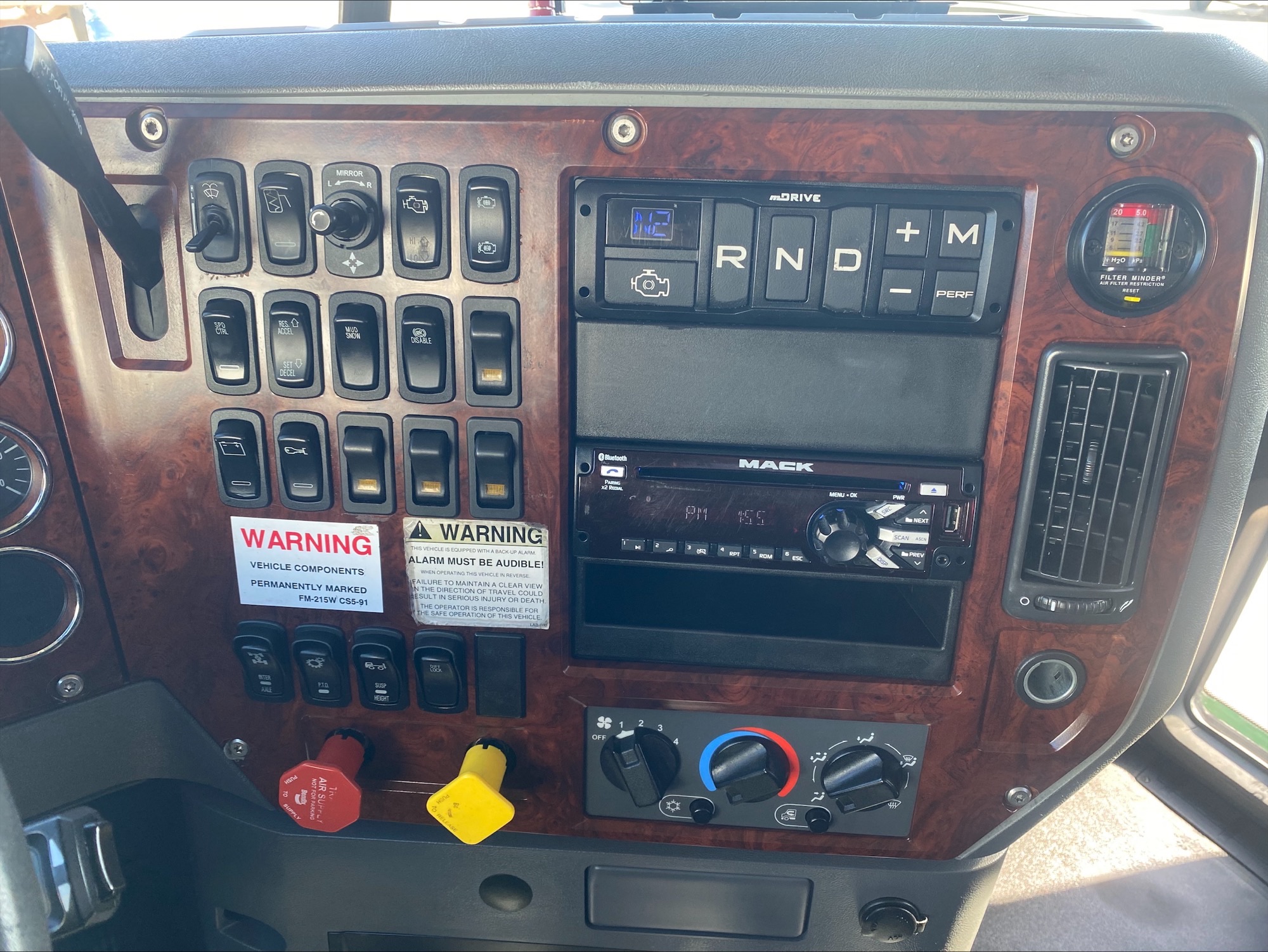 2018 Mack - image 18