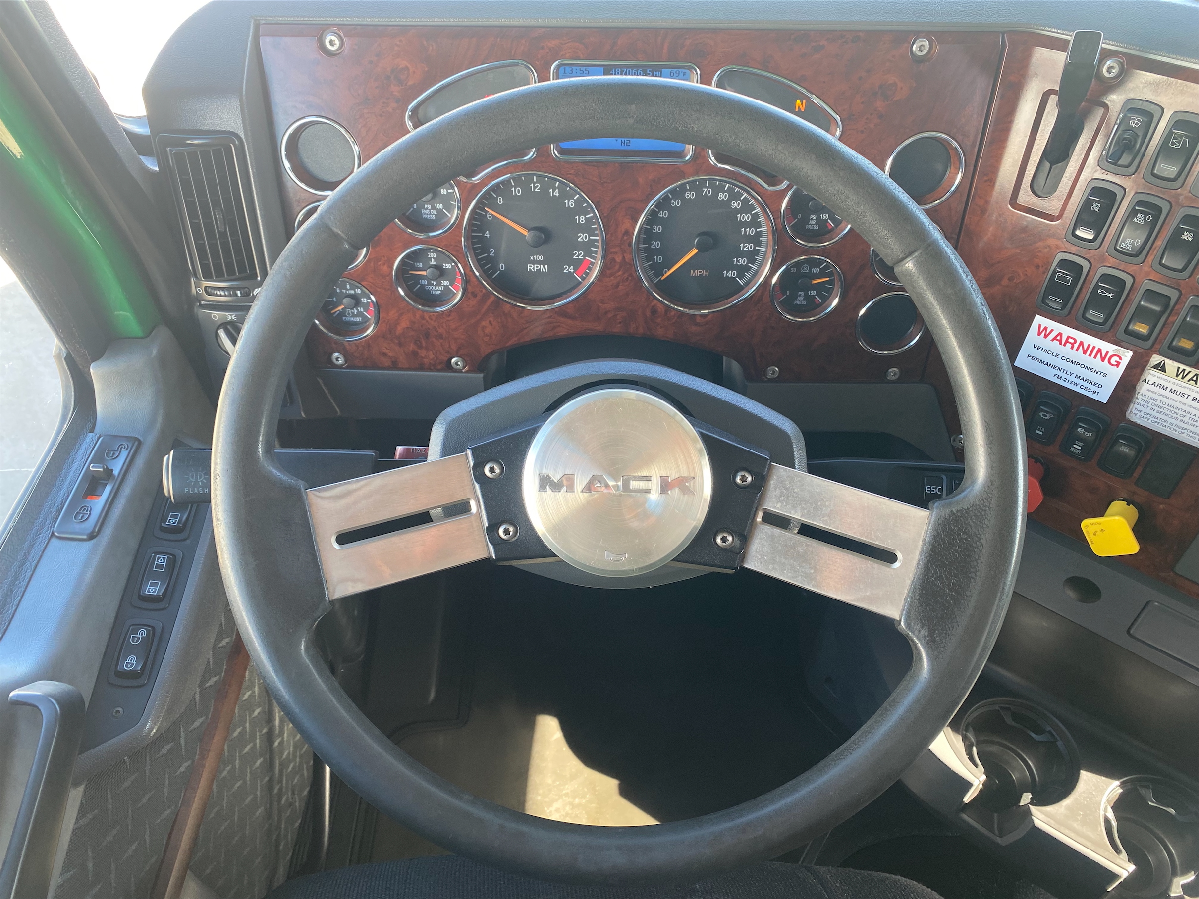 2018 Mack - image 17