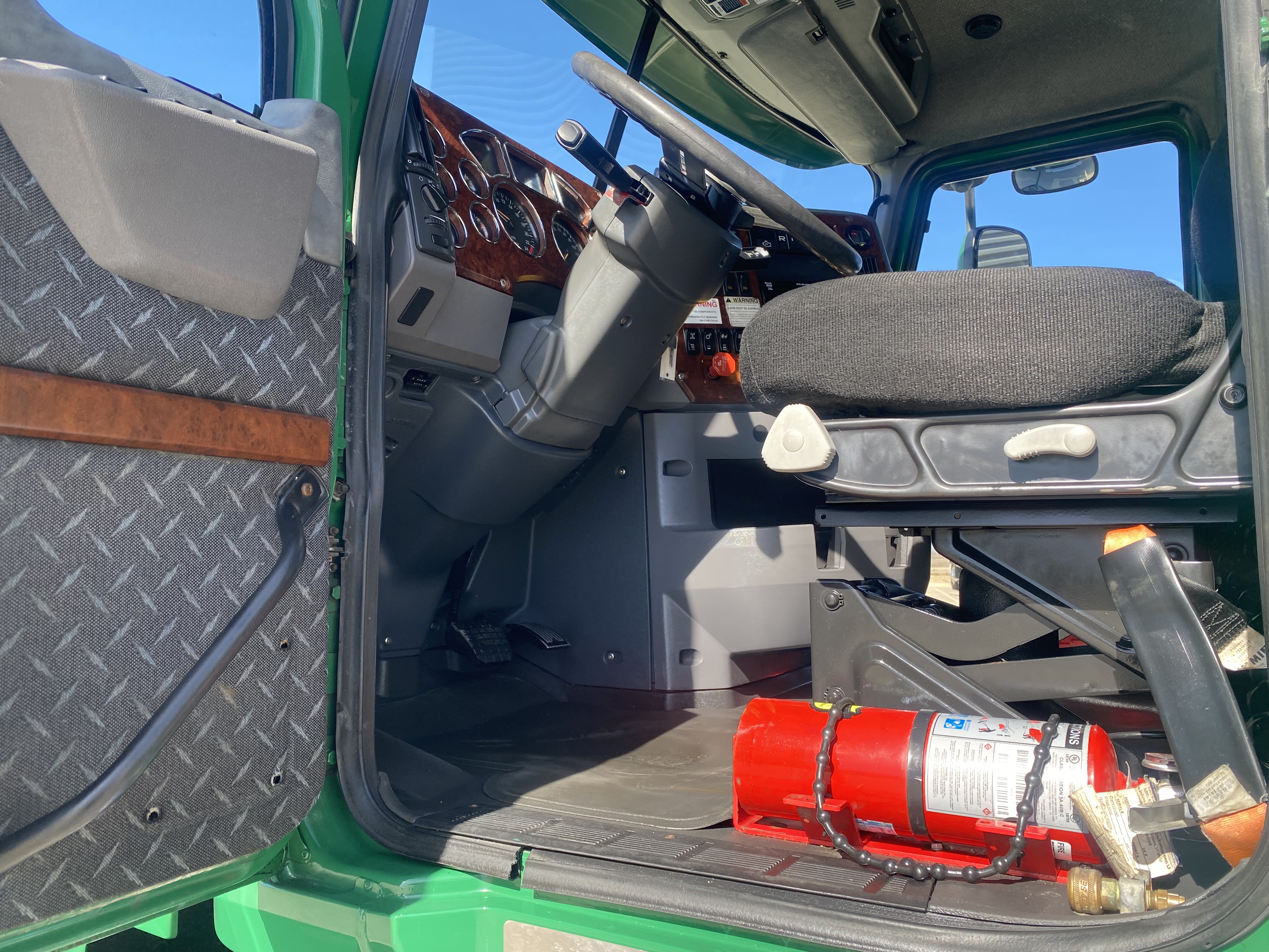 2018 Mack - image 11