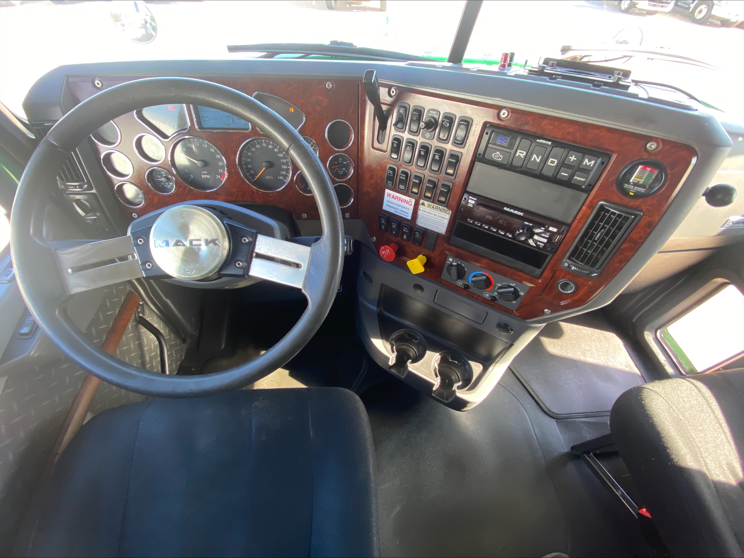 2018 Mack - image 20