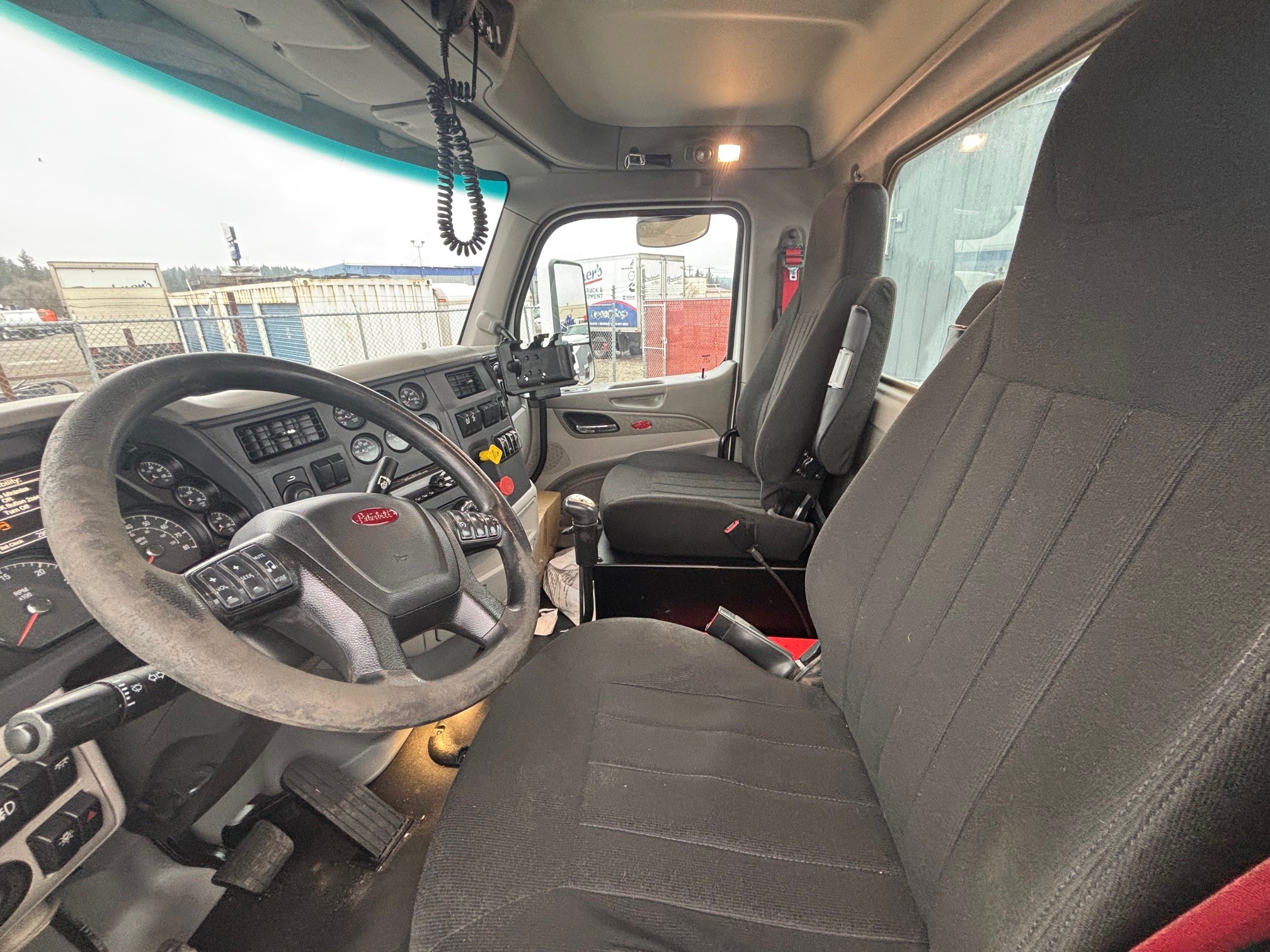 2020 Peterbilt 579 - image 13