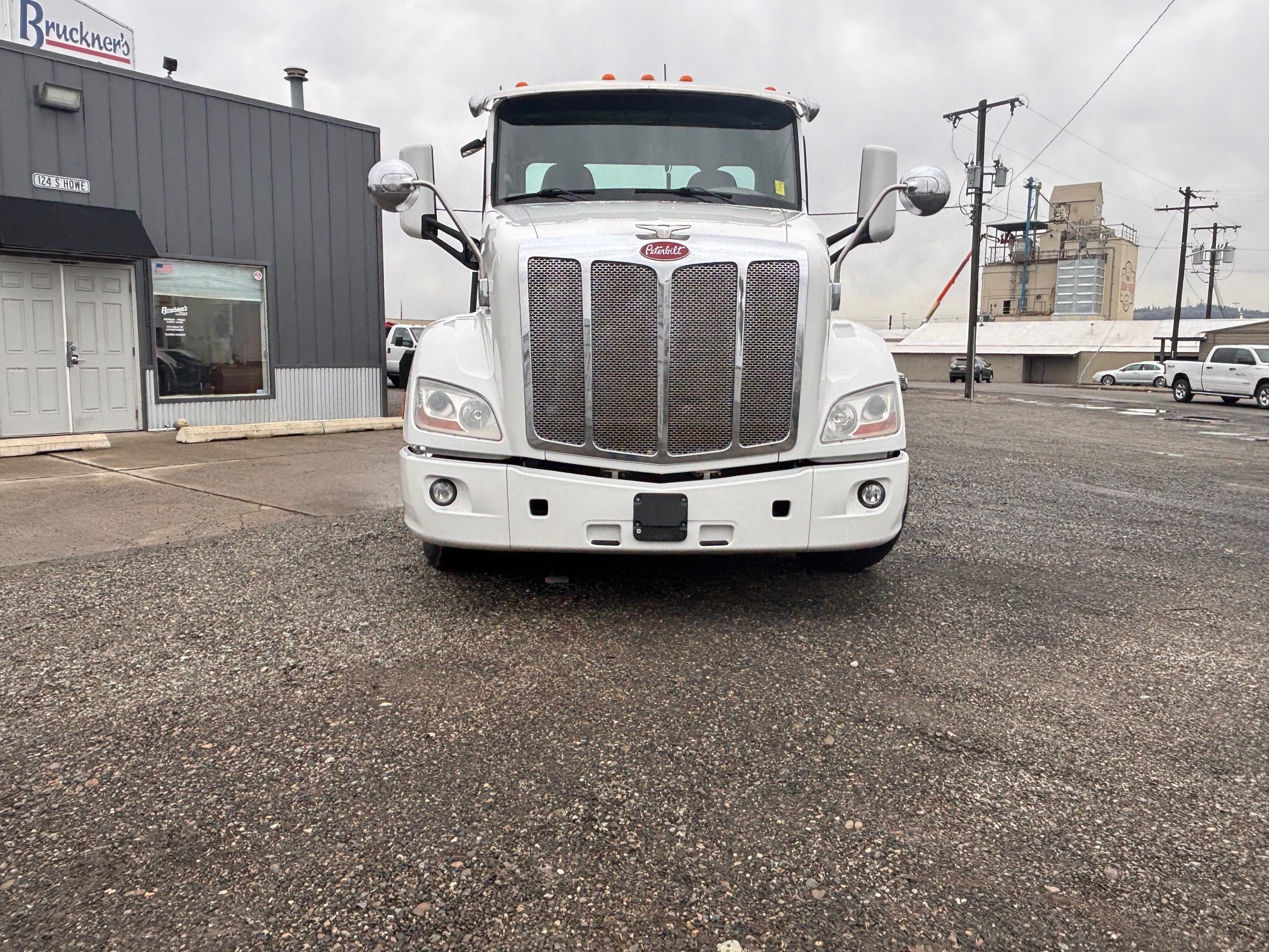 2020 Peterbilt 579 - image 2