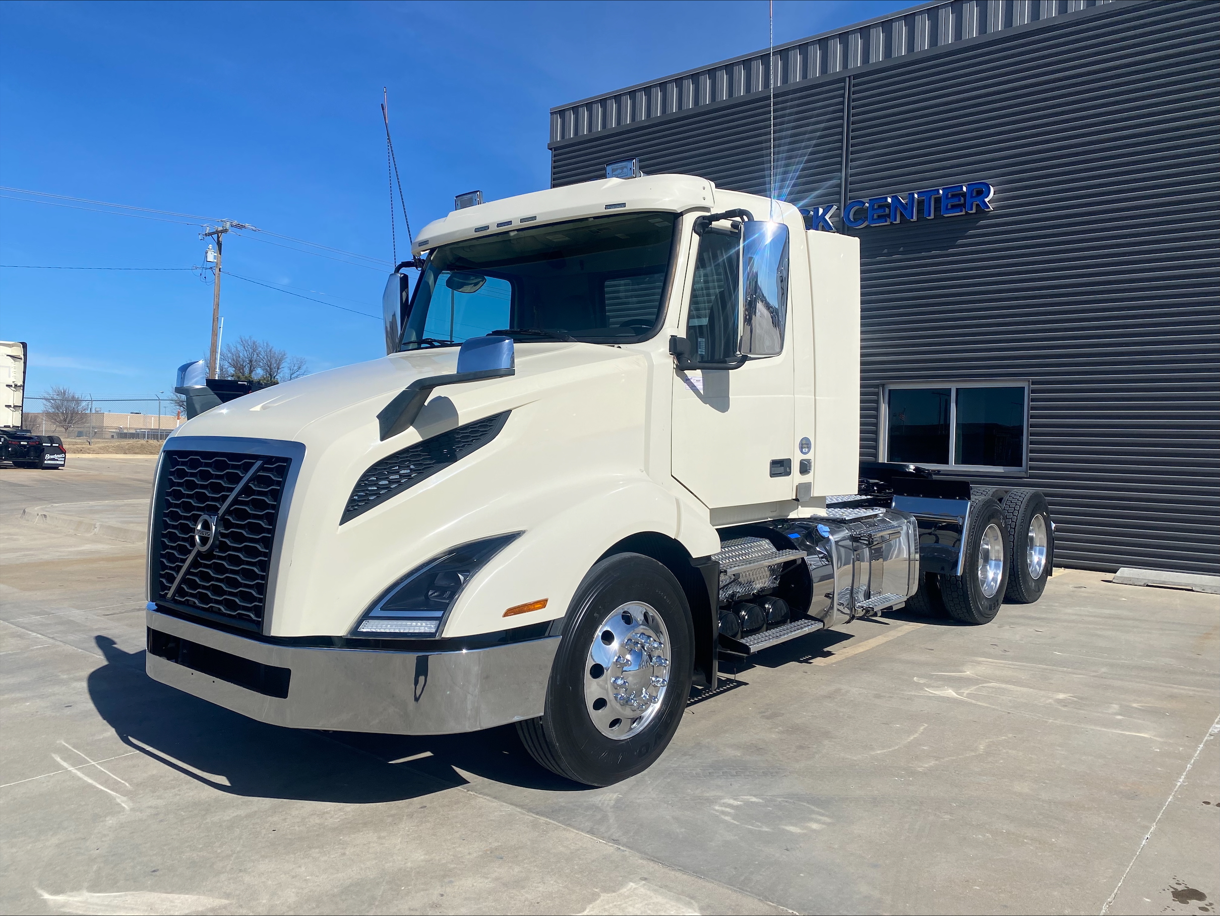 2021 Volvo - image 1