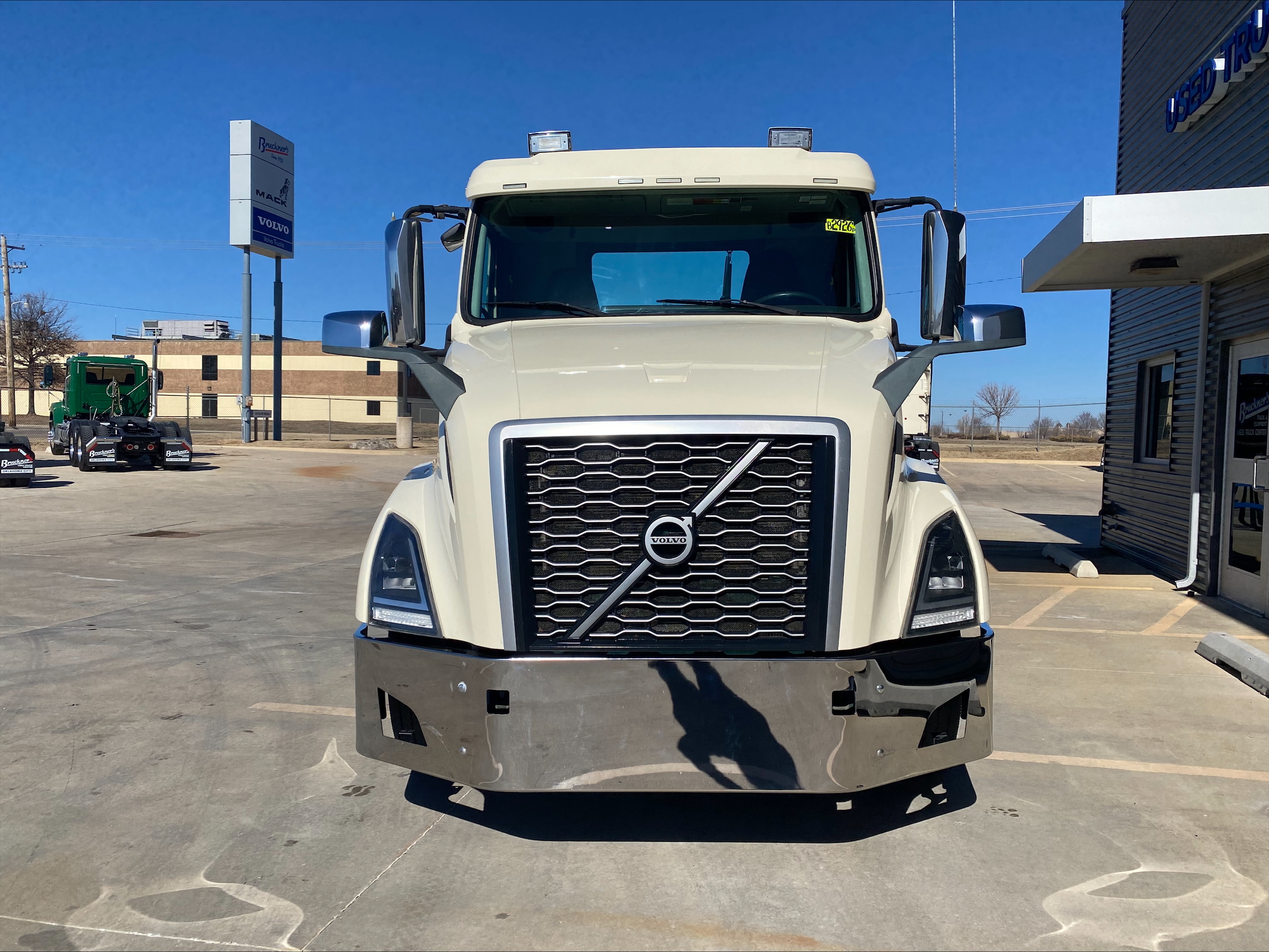 2021 Volvo - image 2