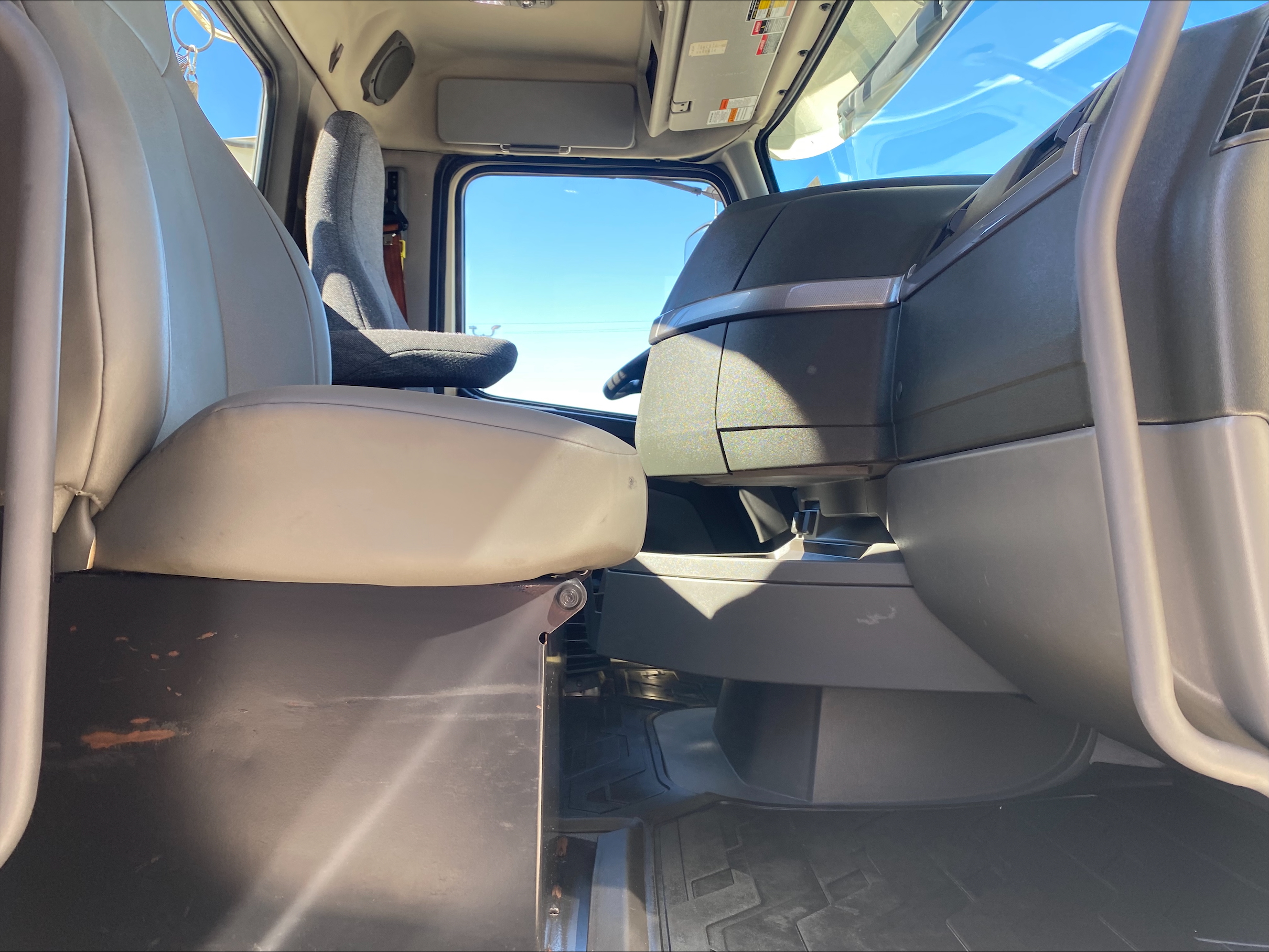 2021 Volvo - image 15