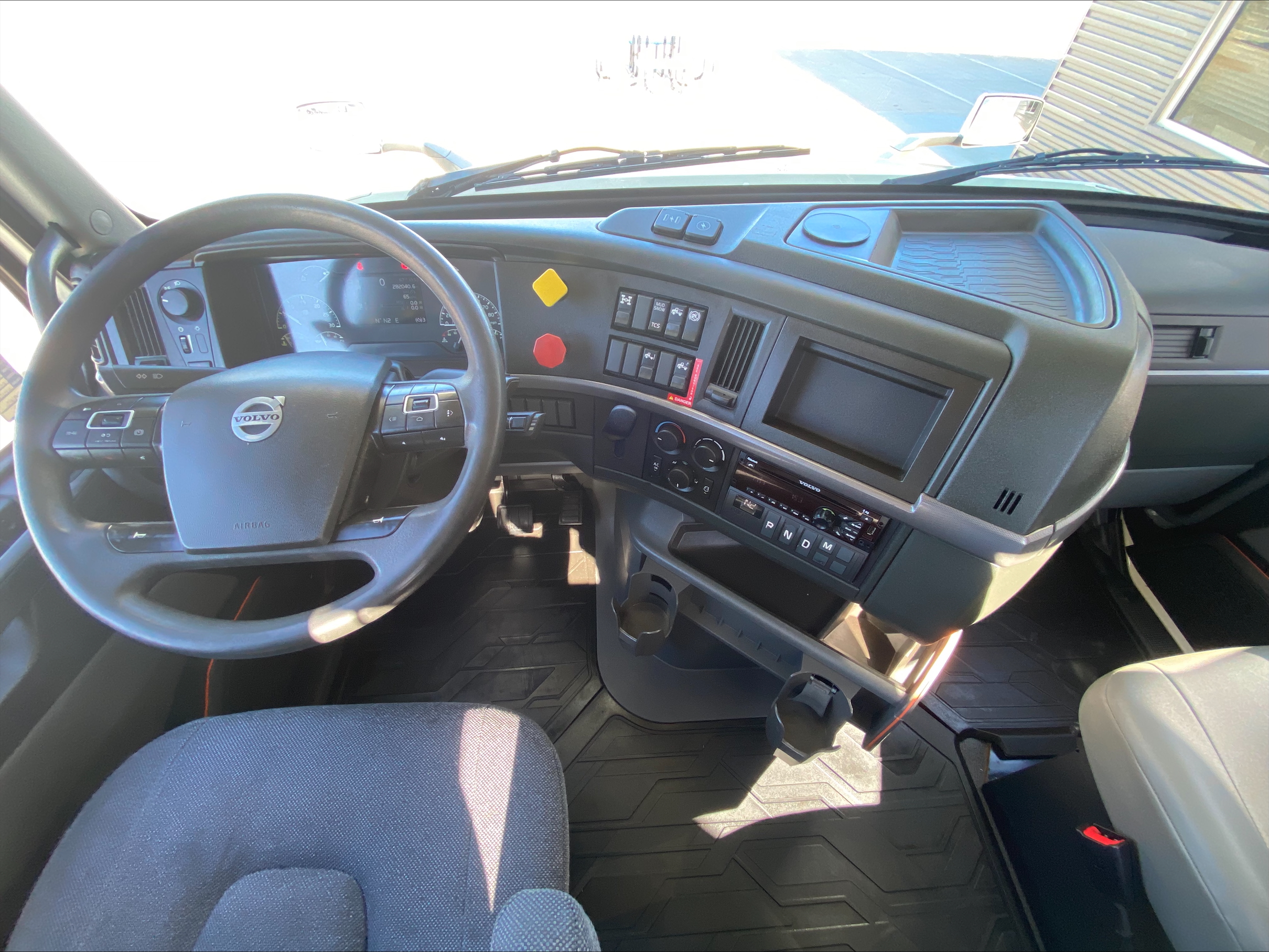 2021 Volvo - image 20