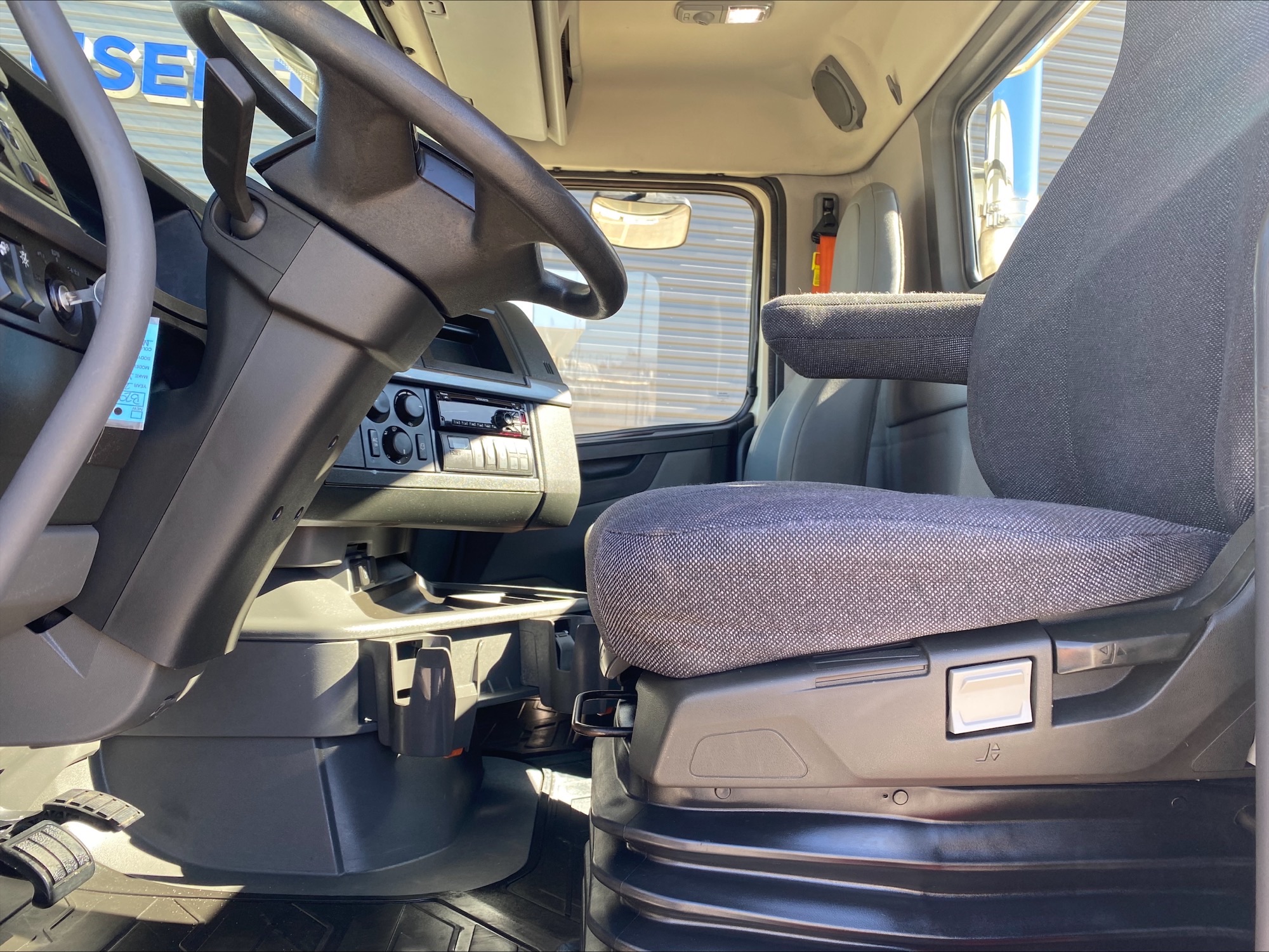 2021 Volvo - image 12