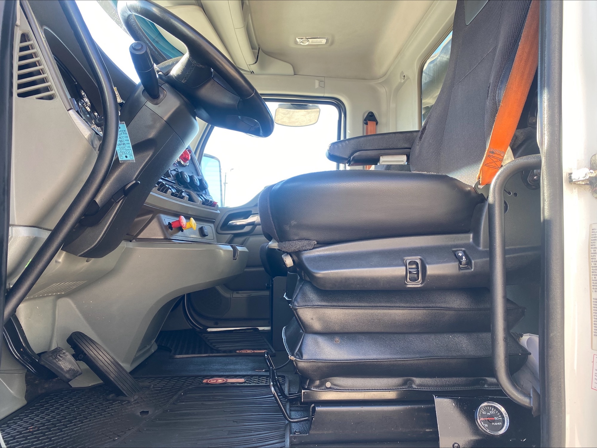 2019 Kenworth T880 - image 13