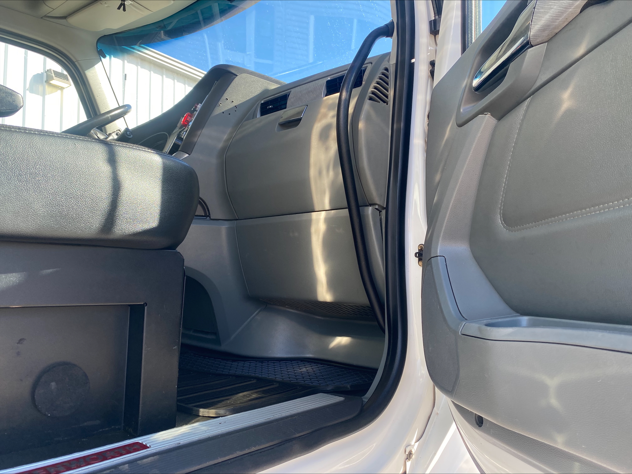 2019 Kenworth T880 - image 15