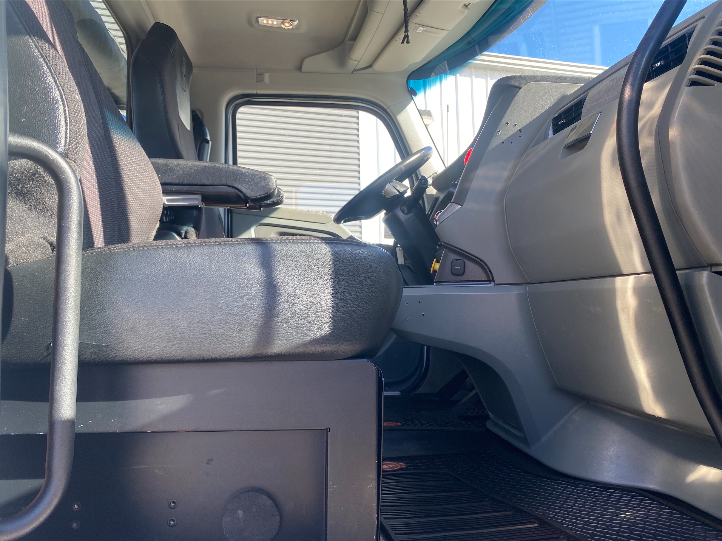 2019 Kenworth T880 - image 15