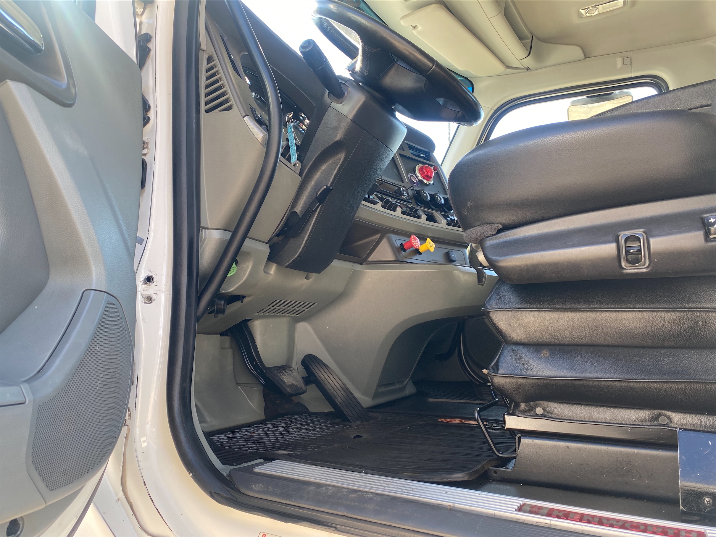 2019 Kenworth T880 - image 11