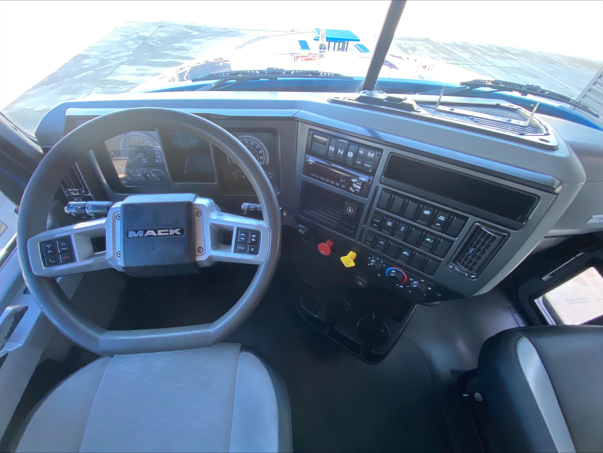 2020 Mack - image 20