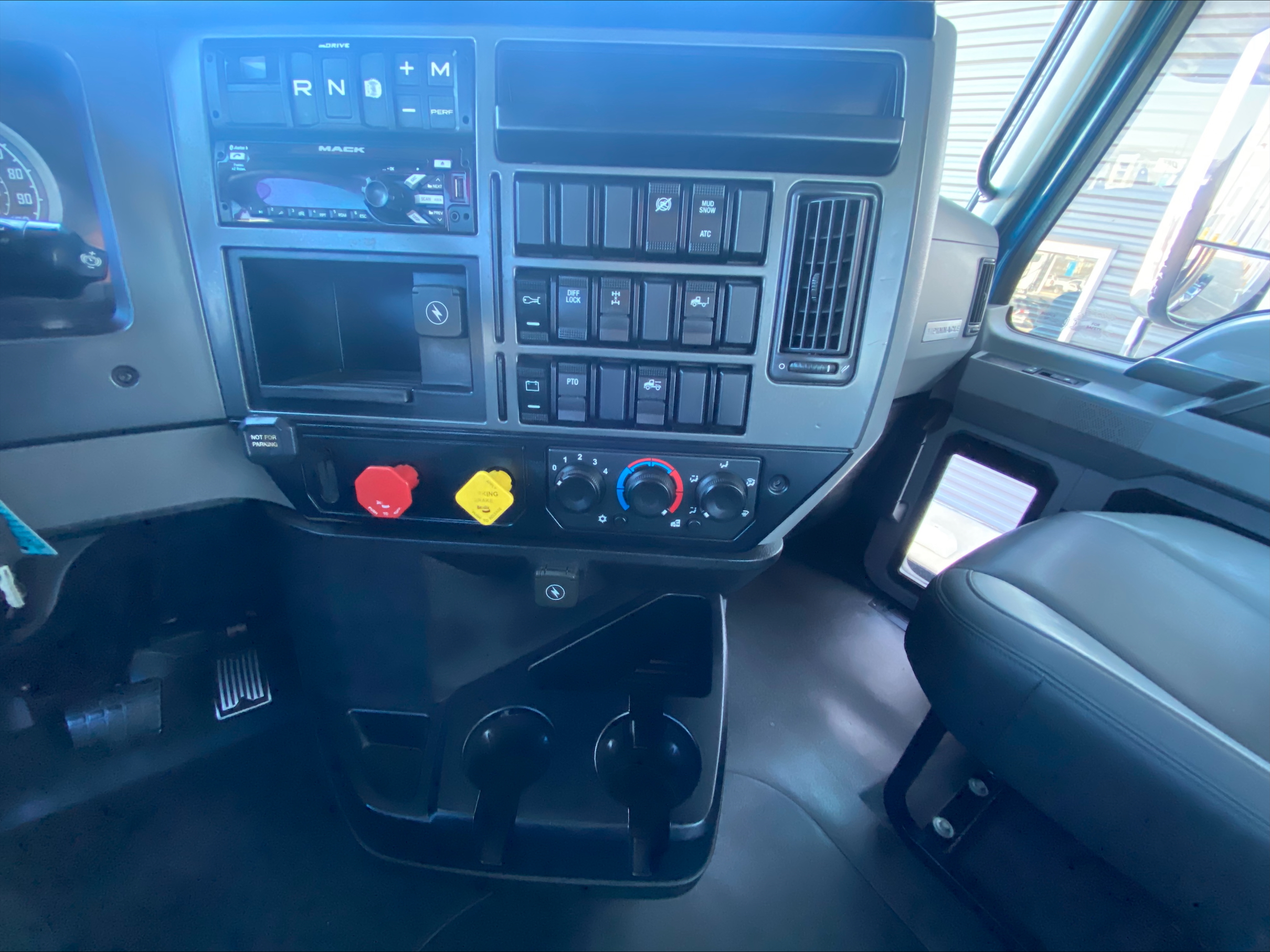 2020 Mack - image 19