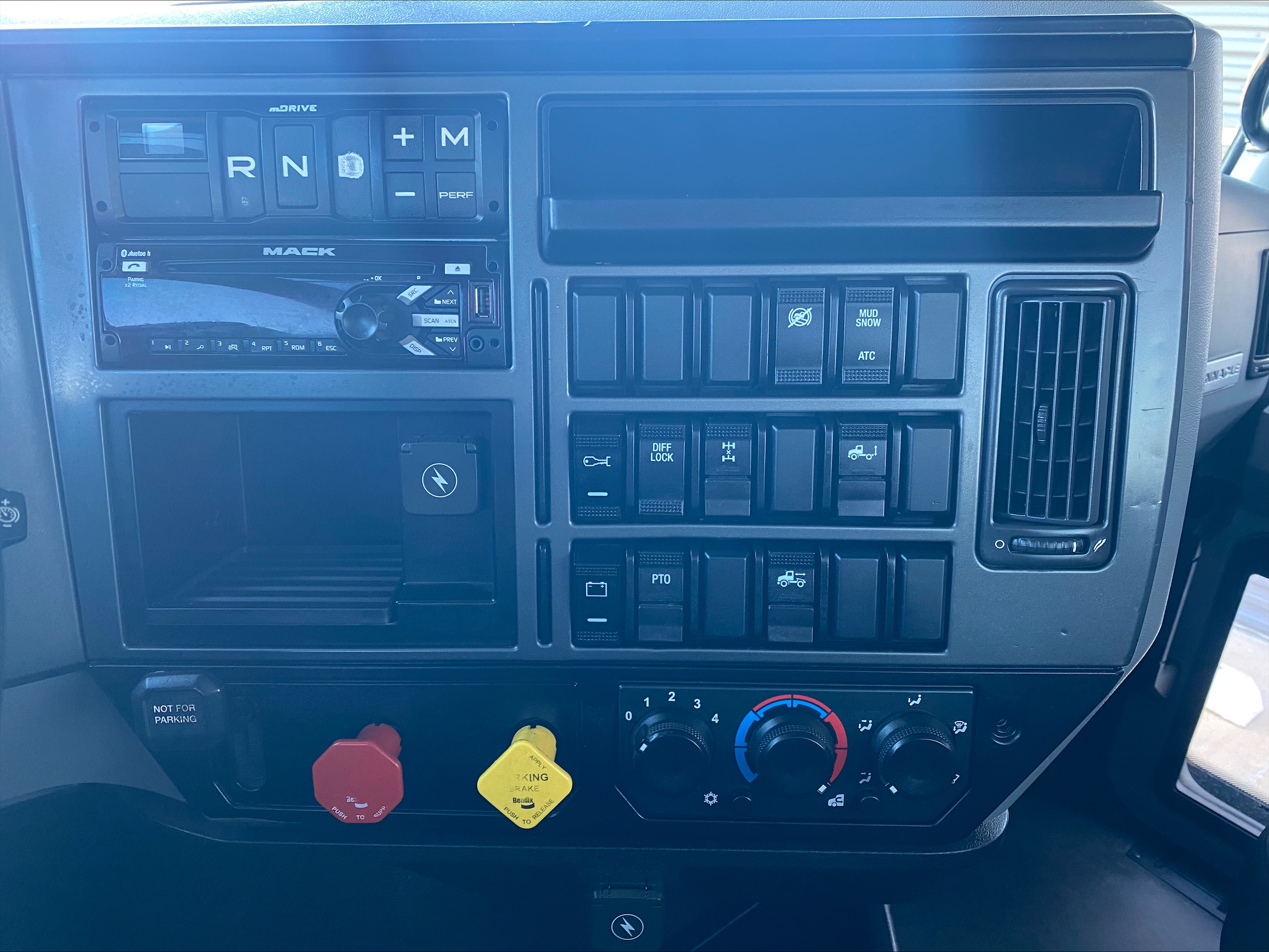 2020 Mack - image 18