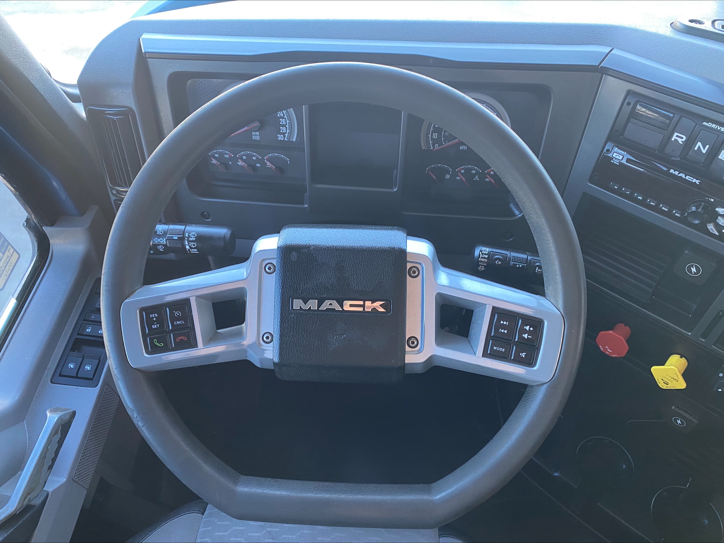 2020 Mack - image 17