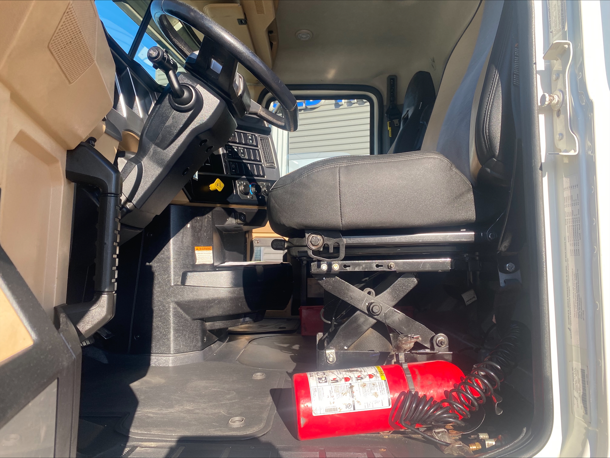 2023 Mack Granite - image 12