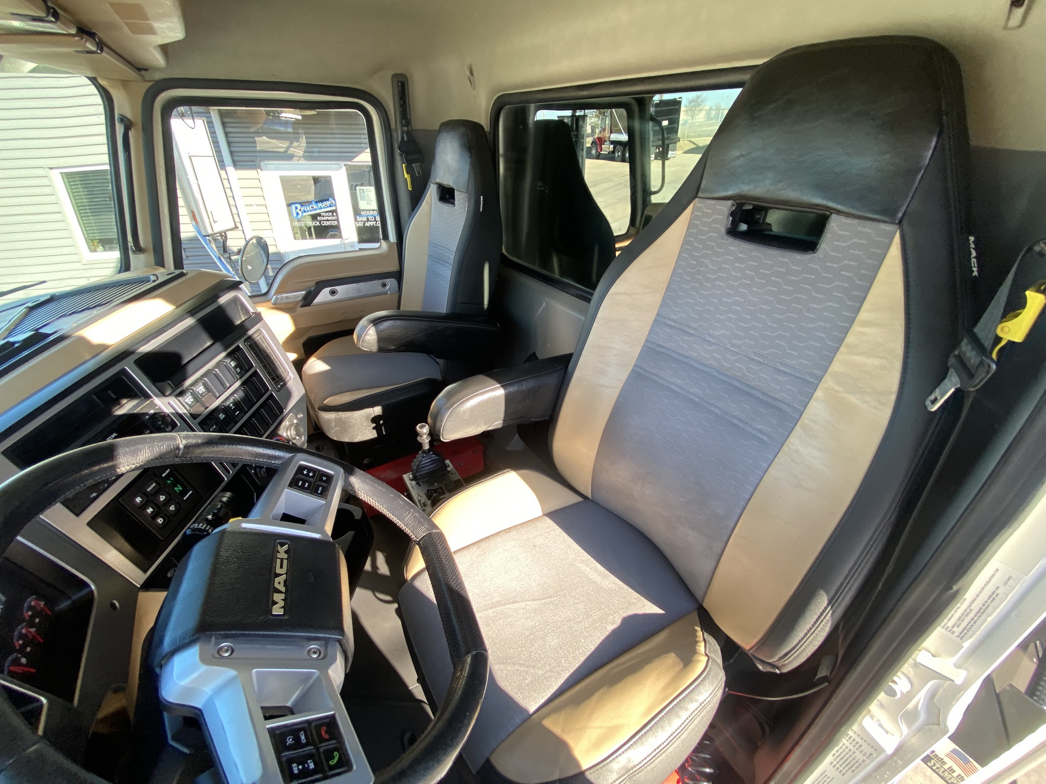 2023 Mack Granite - image 13