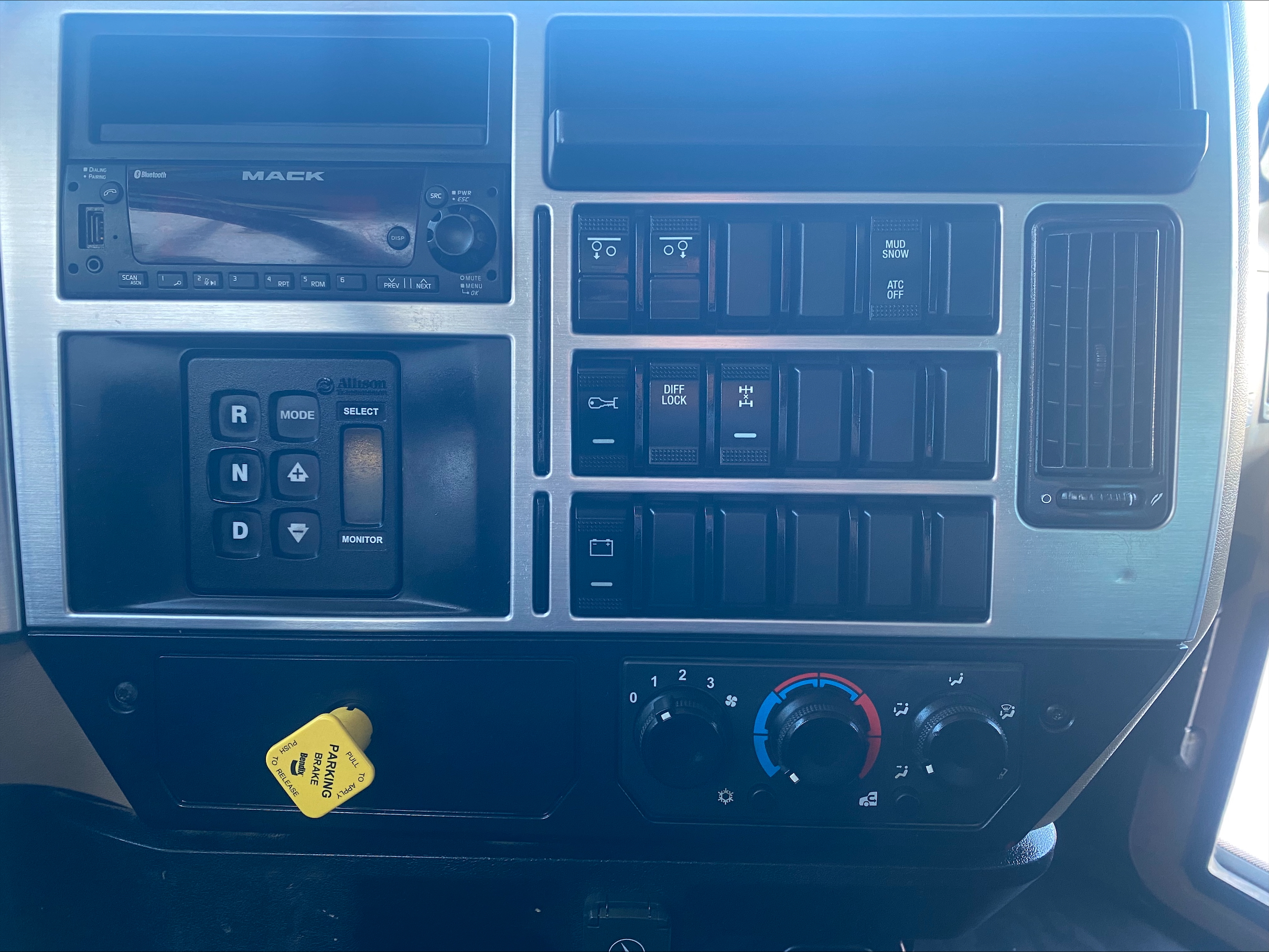 2023 Mack Granite - image 17