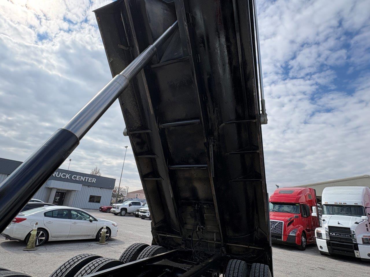 2016 Mack - image 20