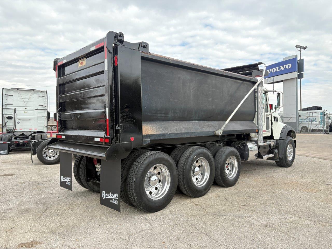 2016 Mack - image 5