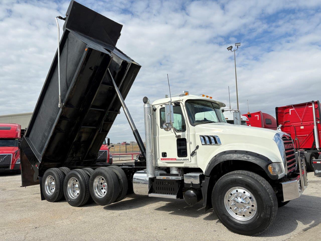 2016 Mack - image 24