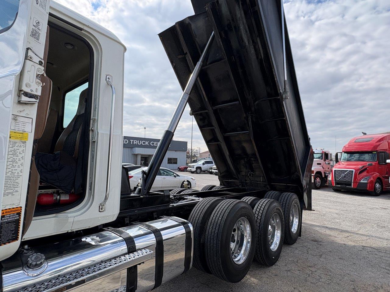 2016 Mack - image 19