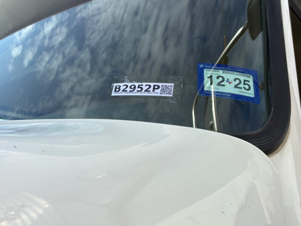 2016 Mack - image 32