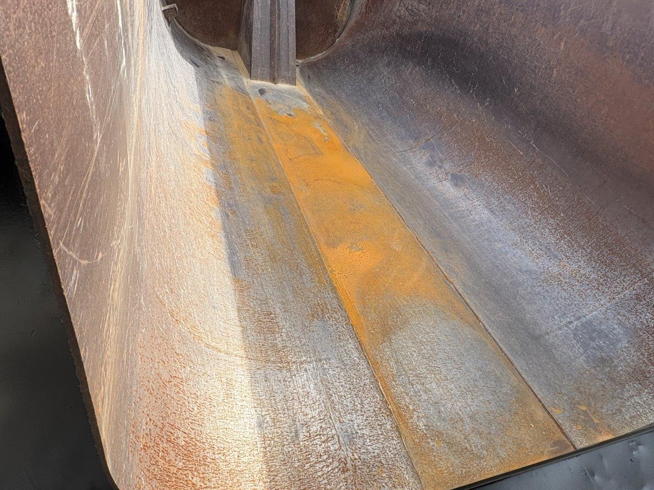 2016 Mack - image 22