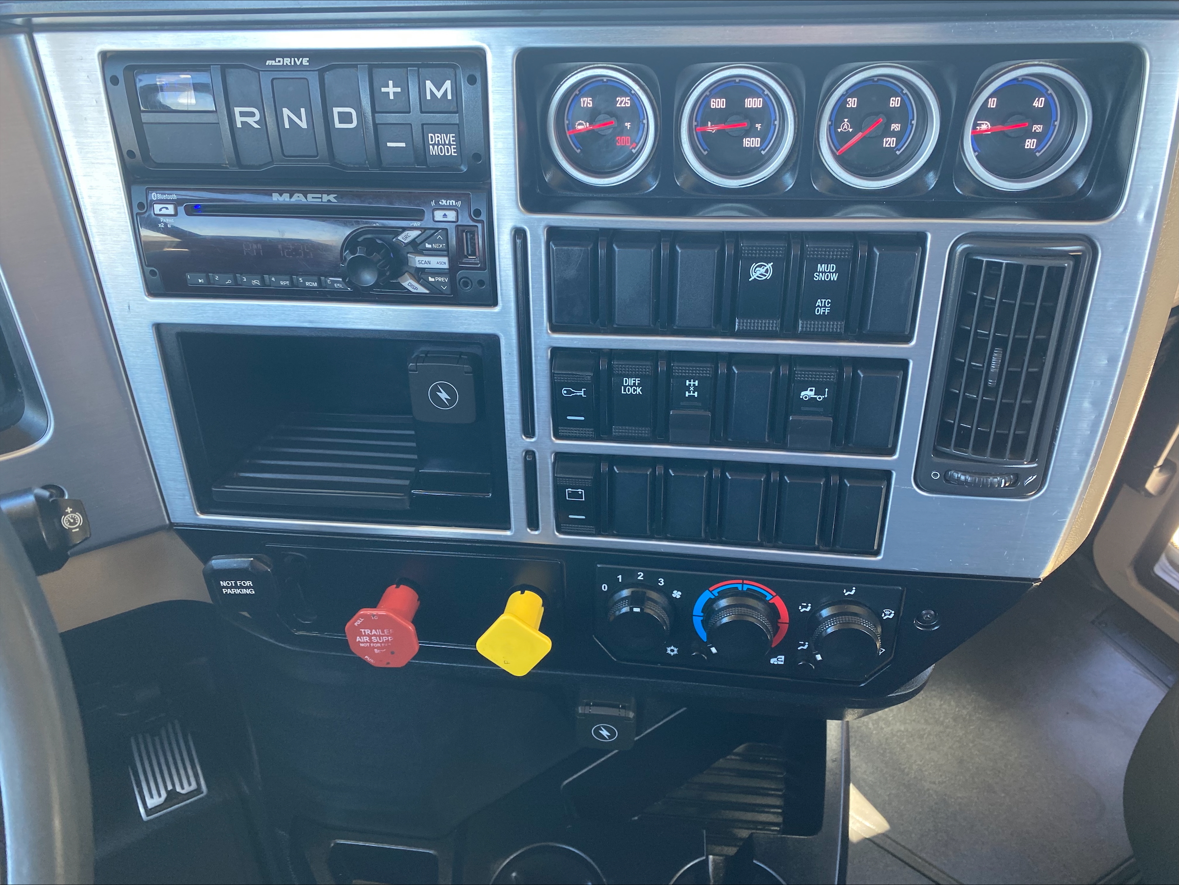 2021 Mack - image 18