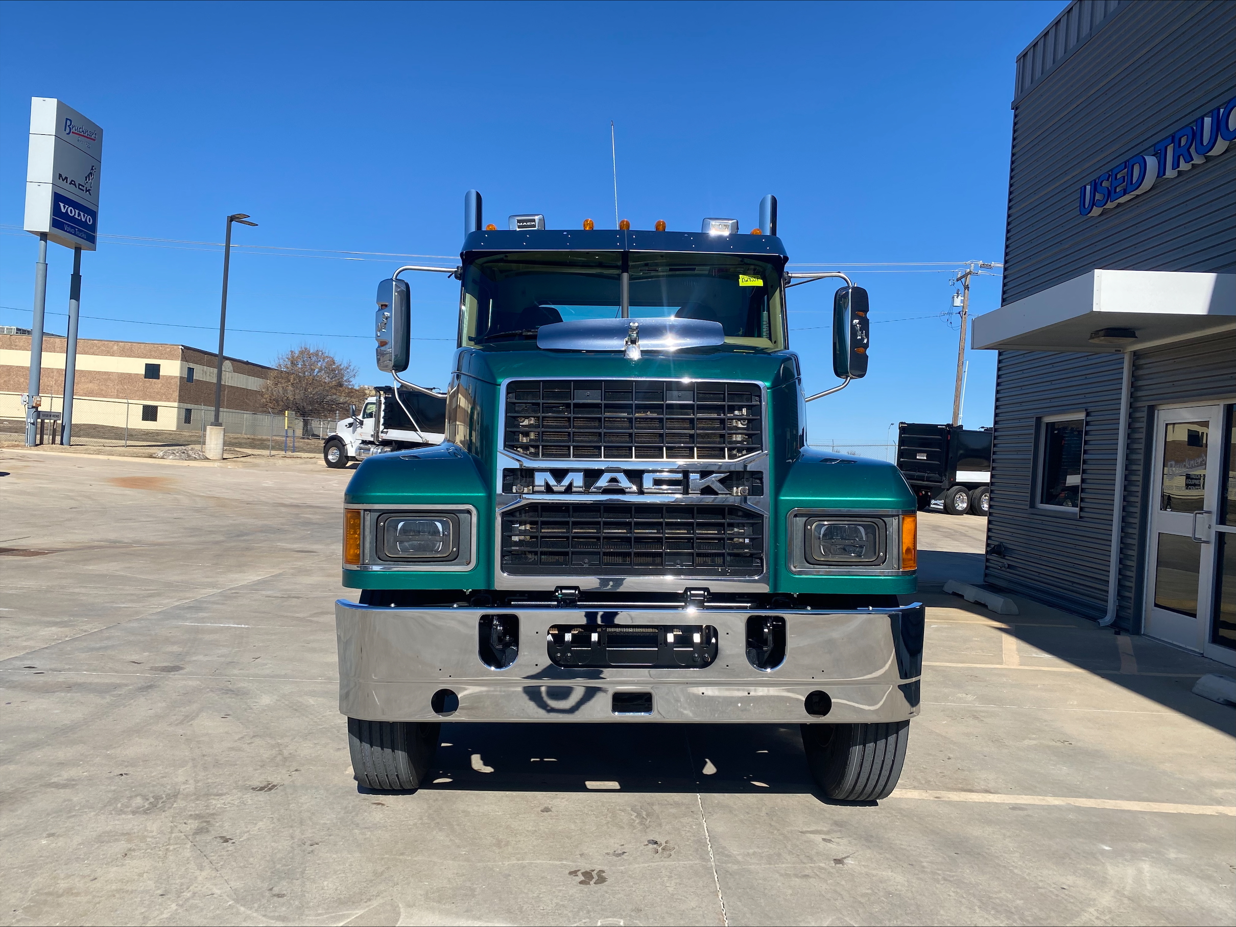 2021 Mack - image 2