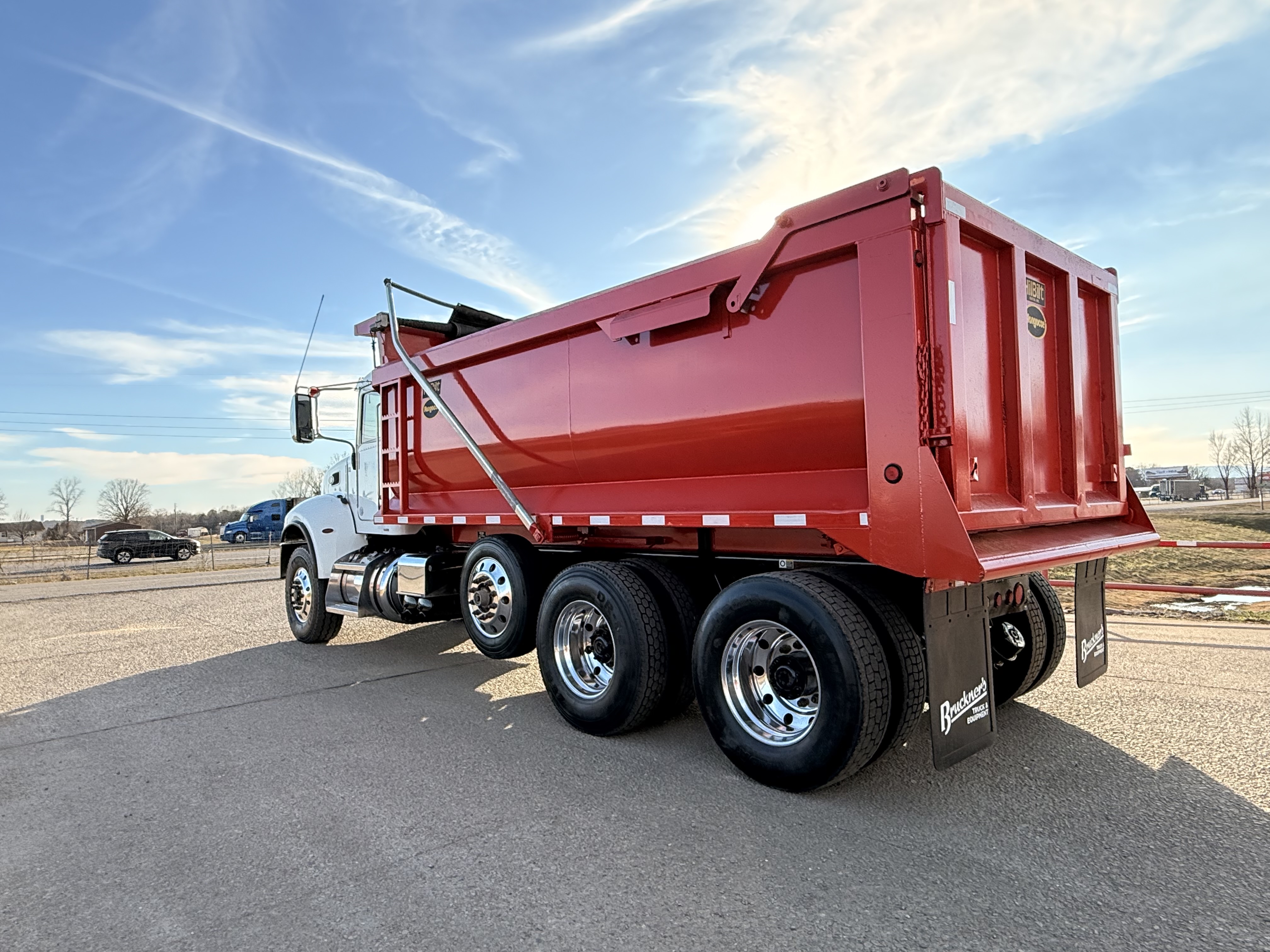 2016 Peterbilt 348 - image 3