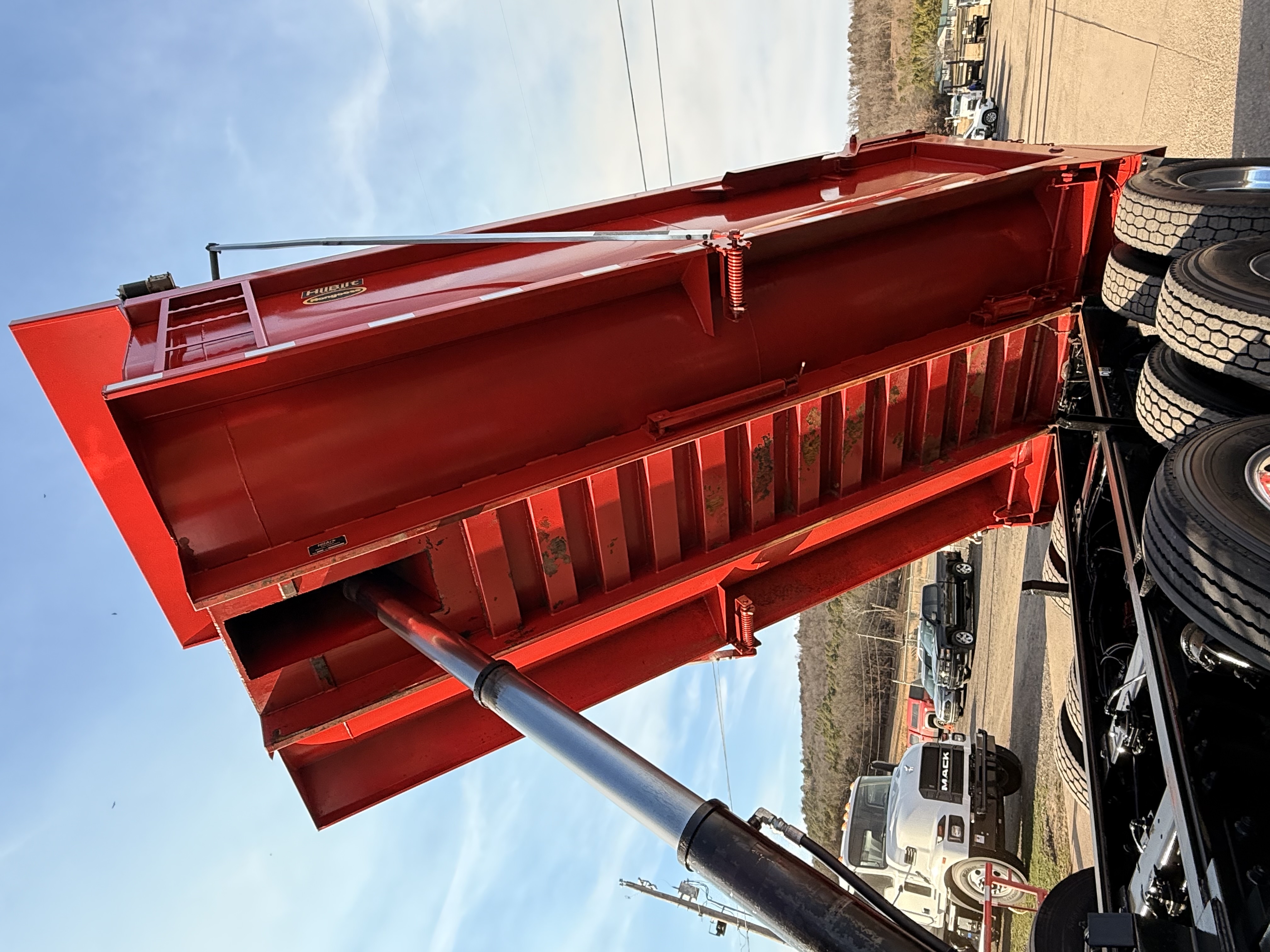 2016 Peterbilt 348 - image 5