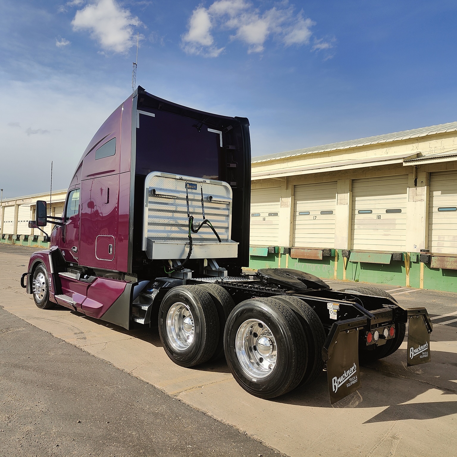 2022 Kenworth T680 - image 2