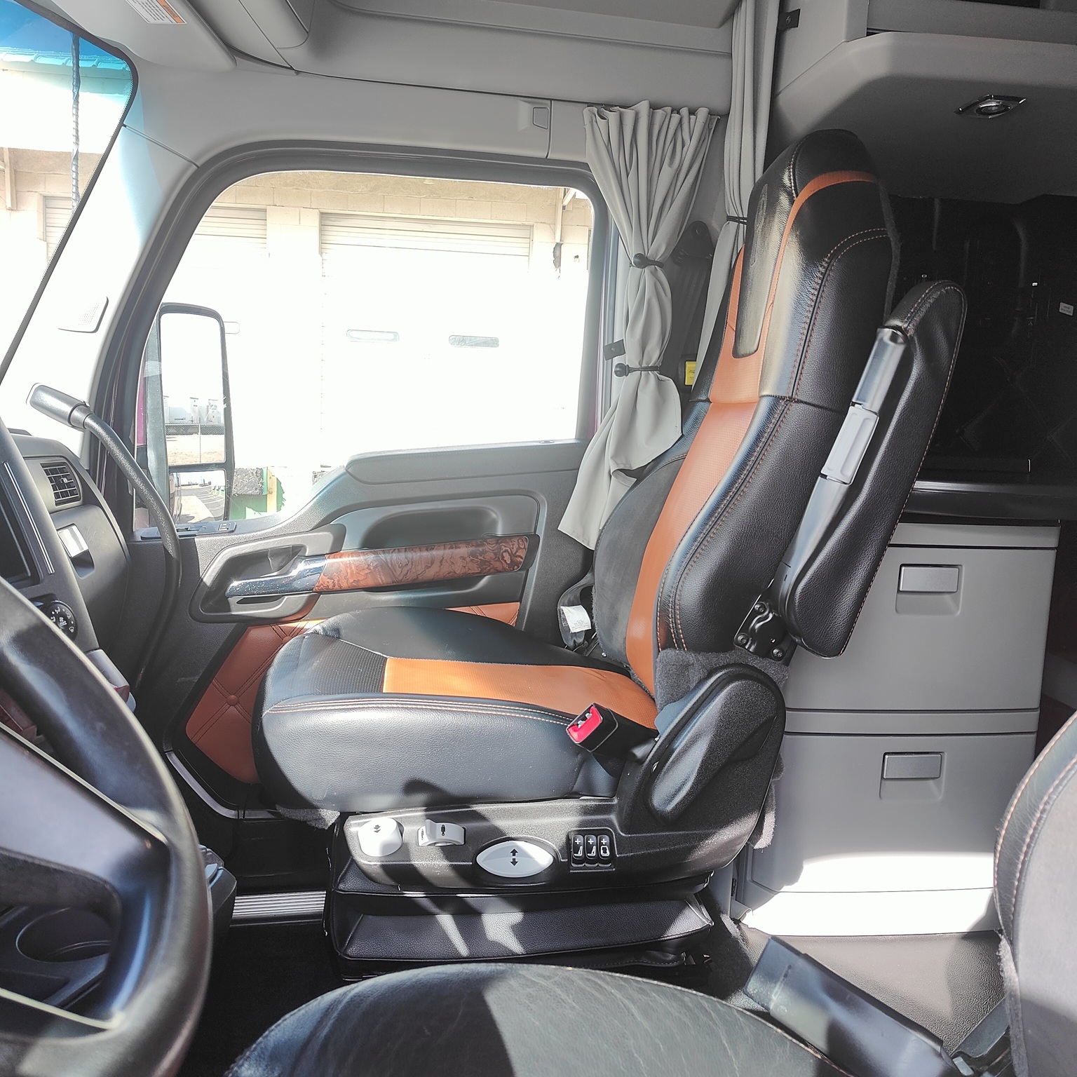 2022 Kenworth T680 - image 6