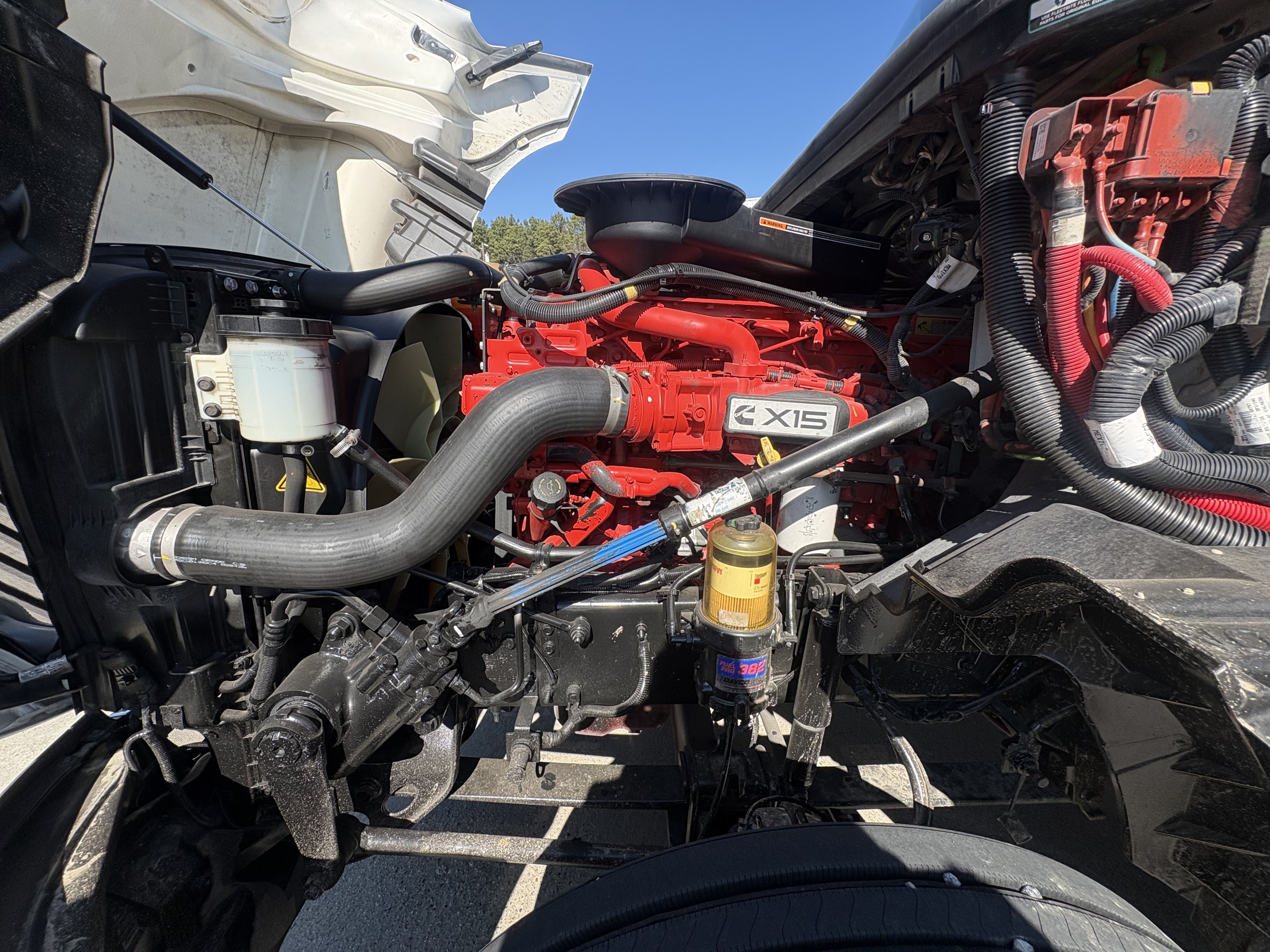 2021 International LT - image 12