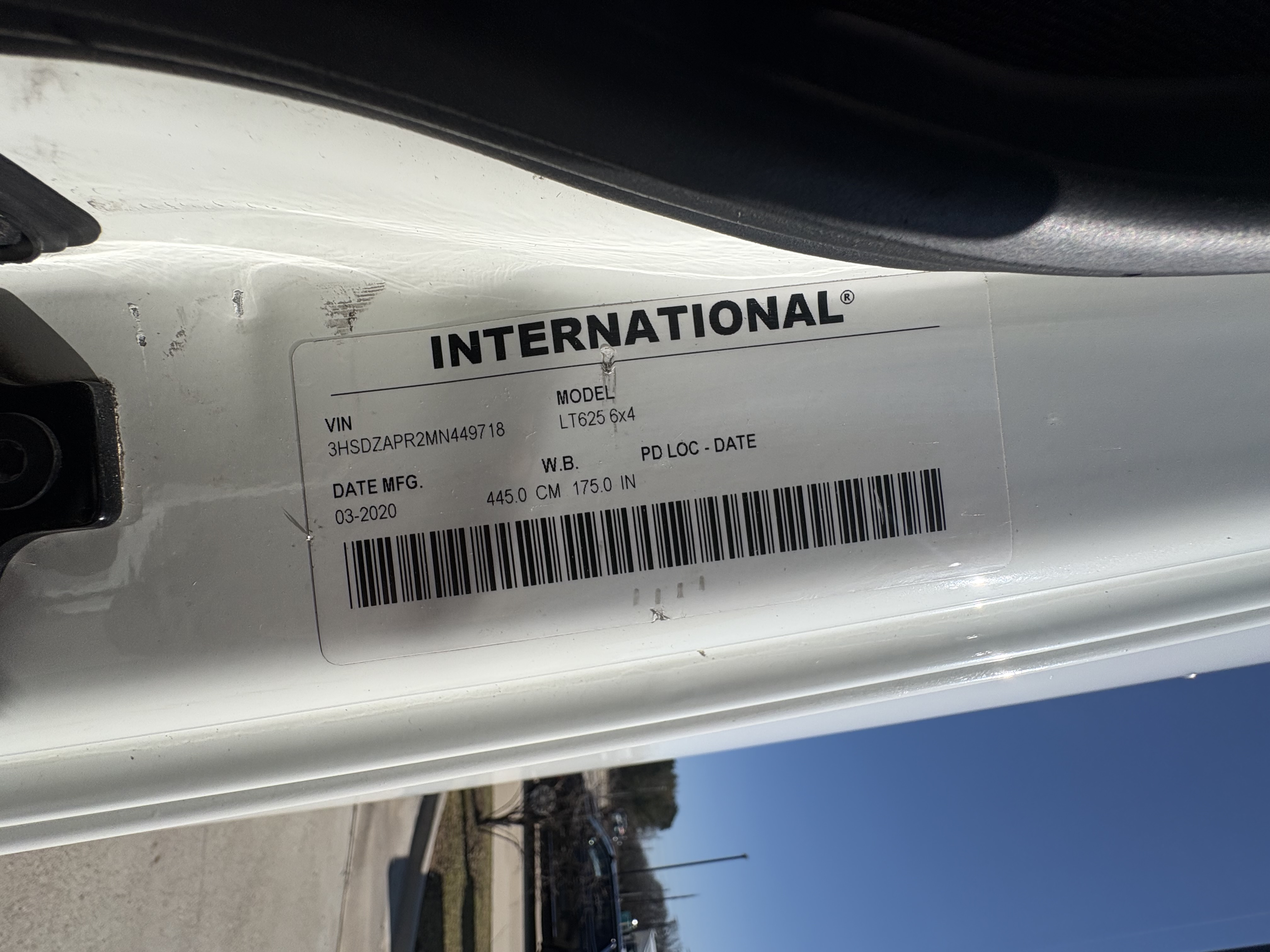 2021 International LT - image 14