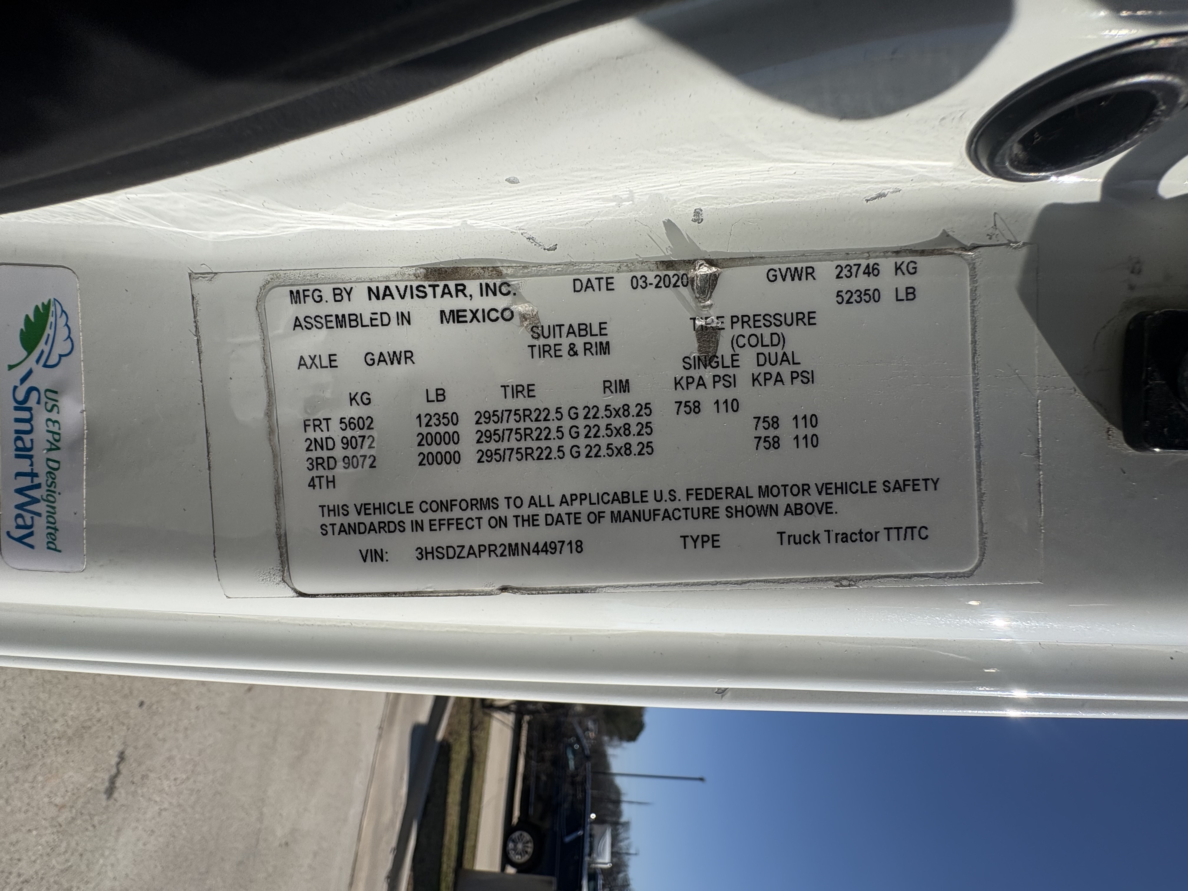 2021 International LT - image 15