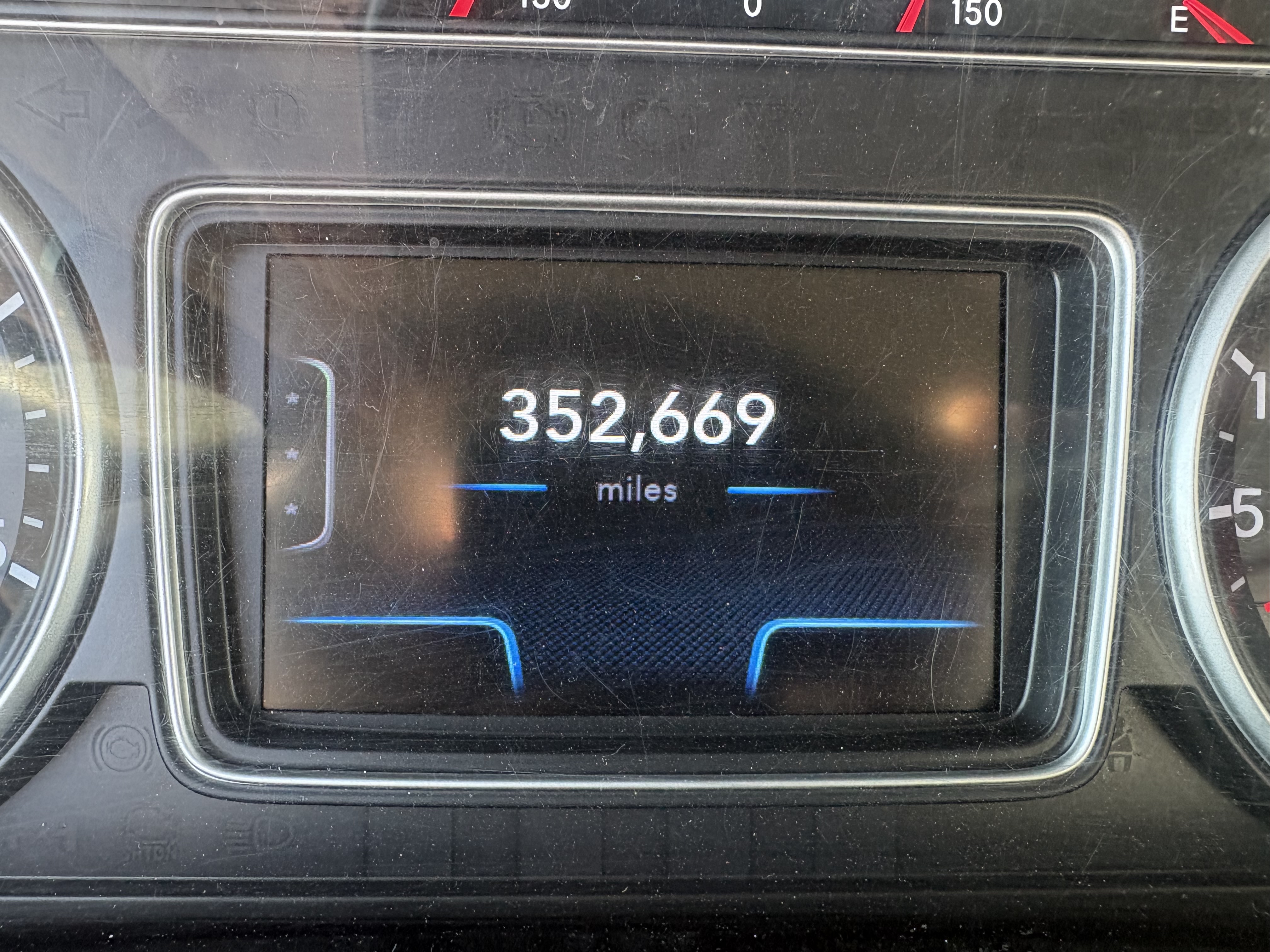 2021 International LT - image 9