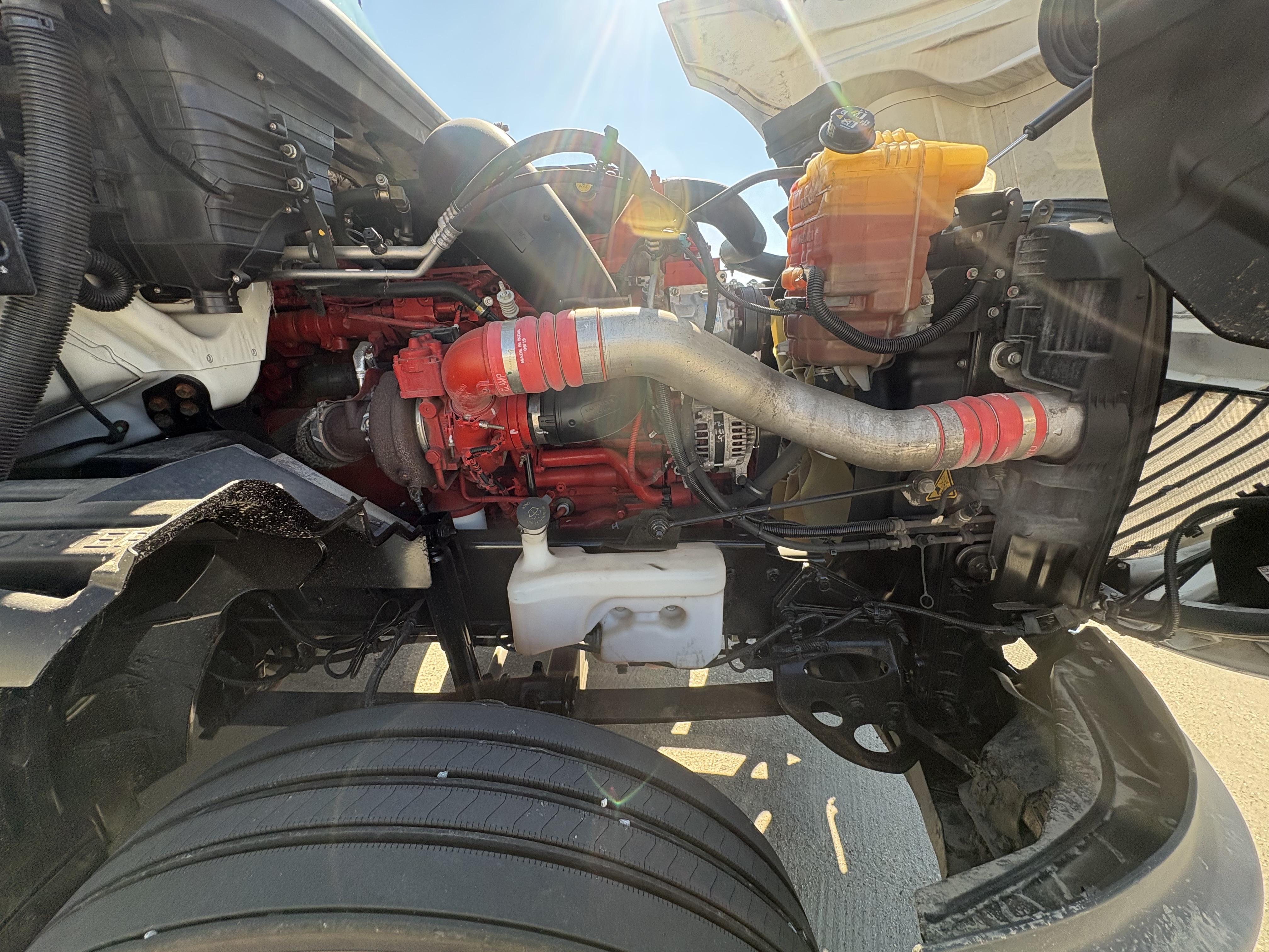 2021 International LT - image 13