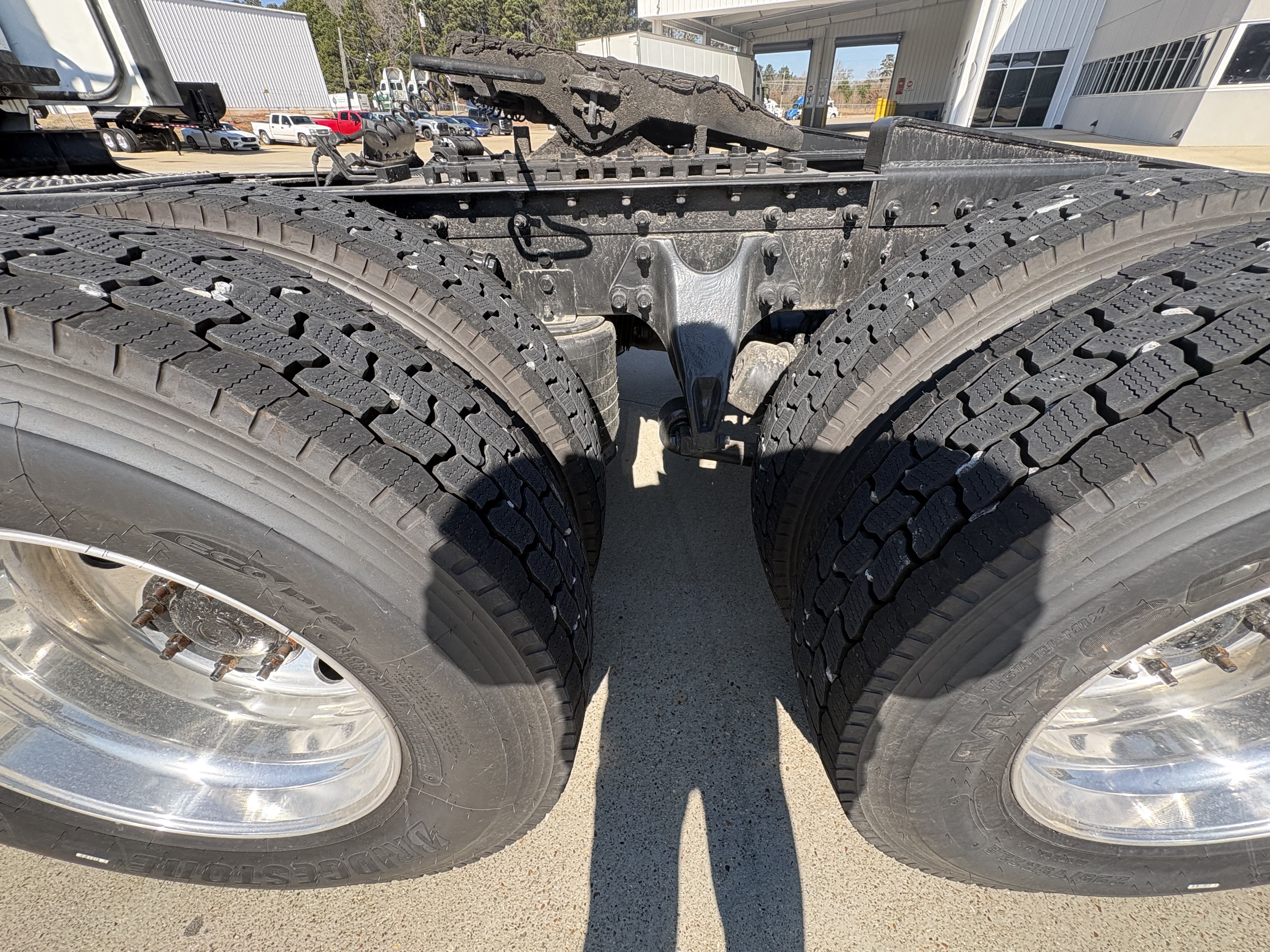 2021 International LT - image 6