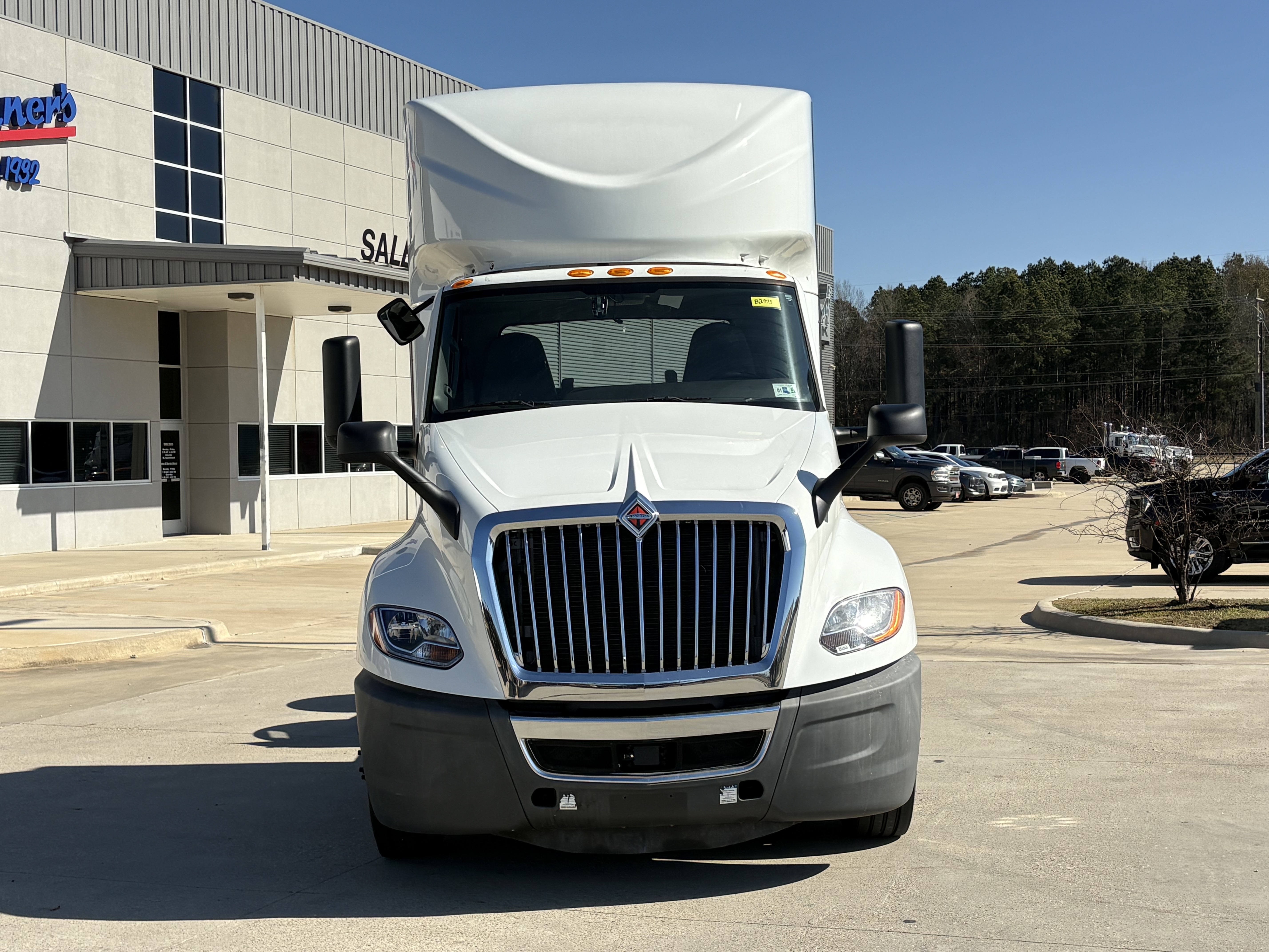 2021 International LT - image 2