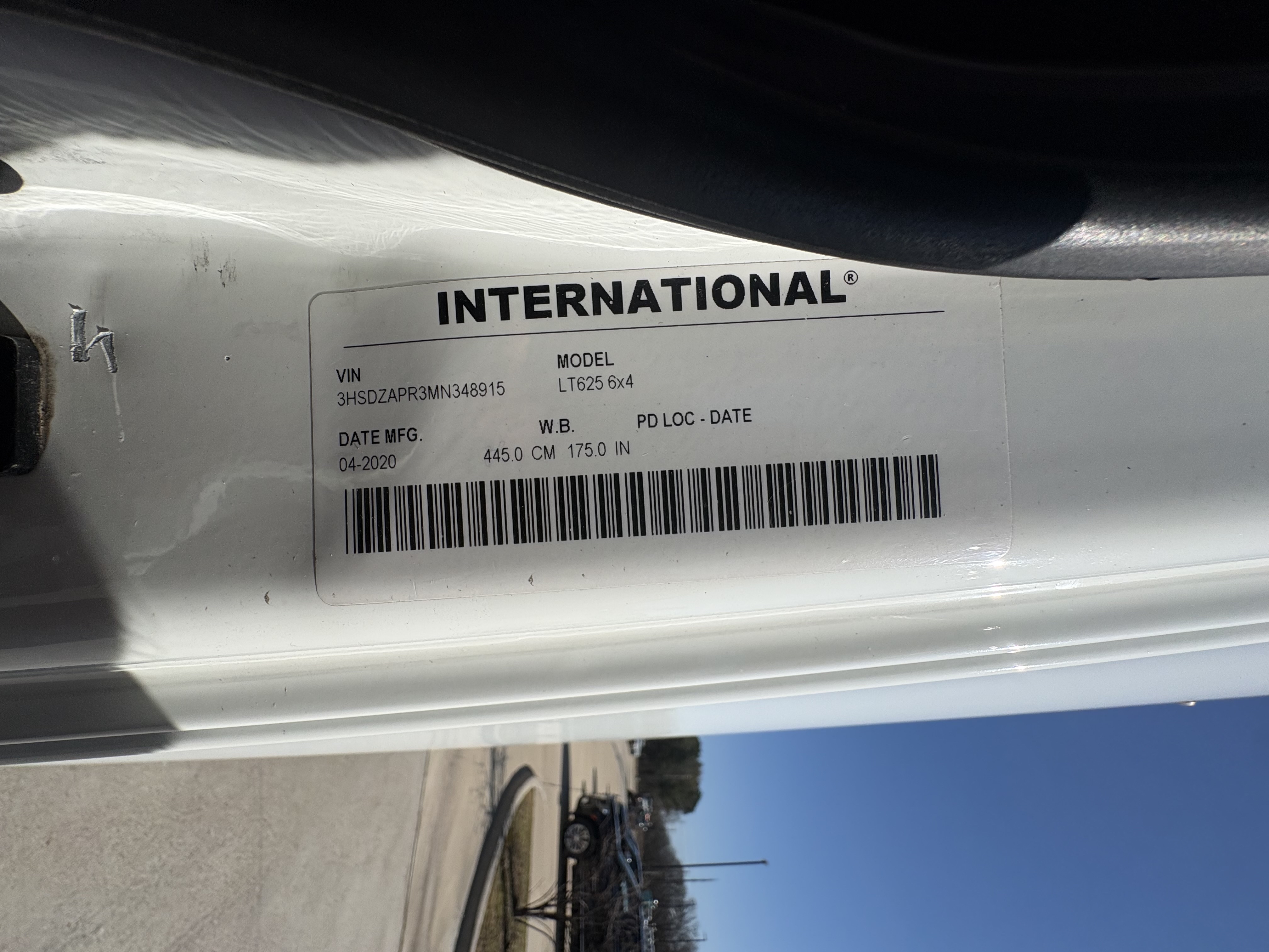 2021 International LT - image 15