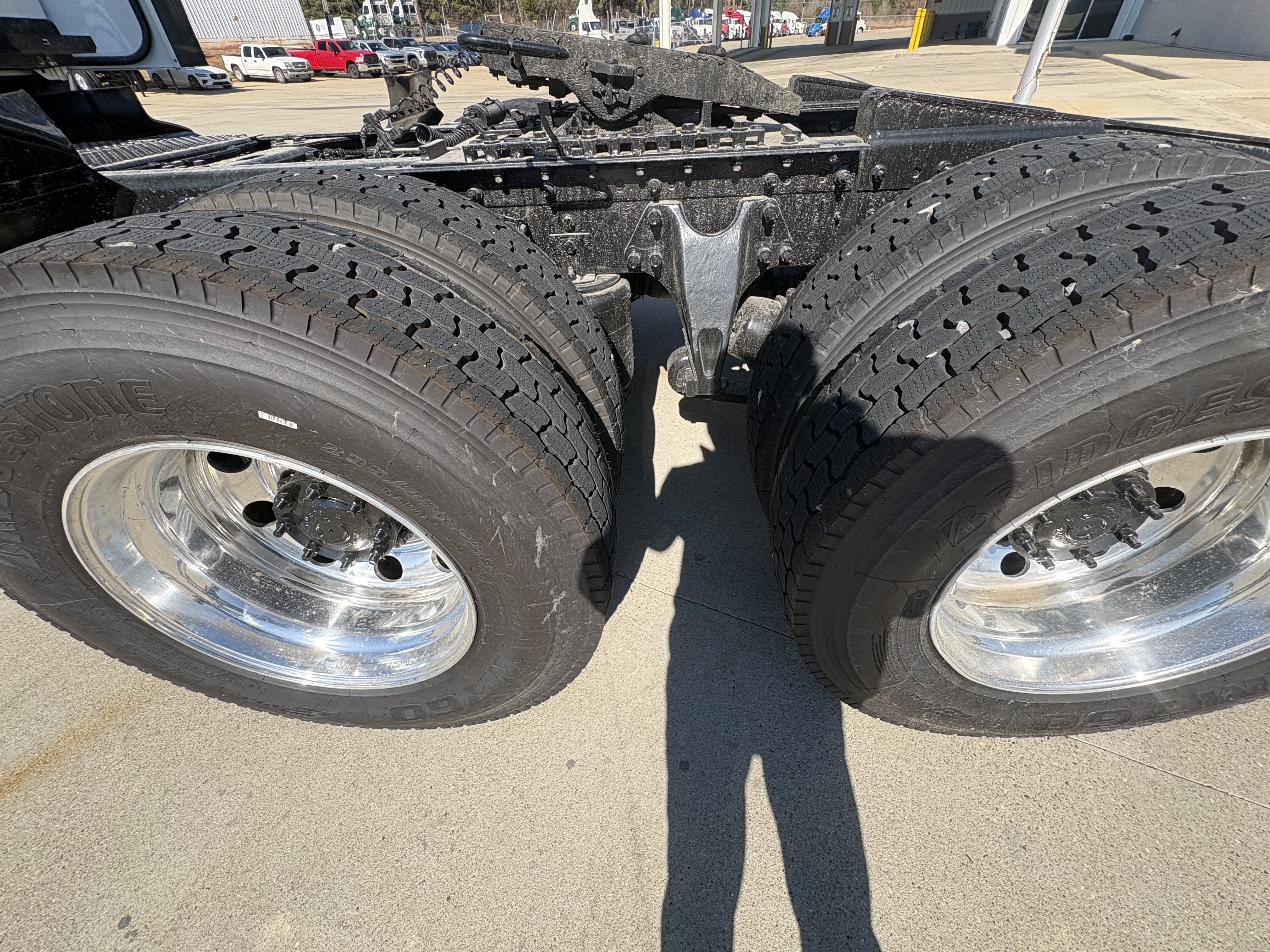 2021 International LT - image 6