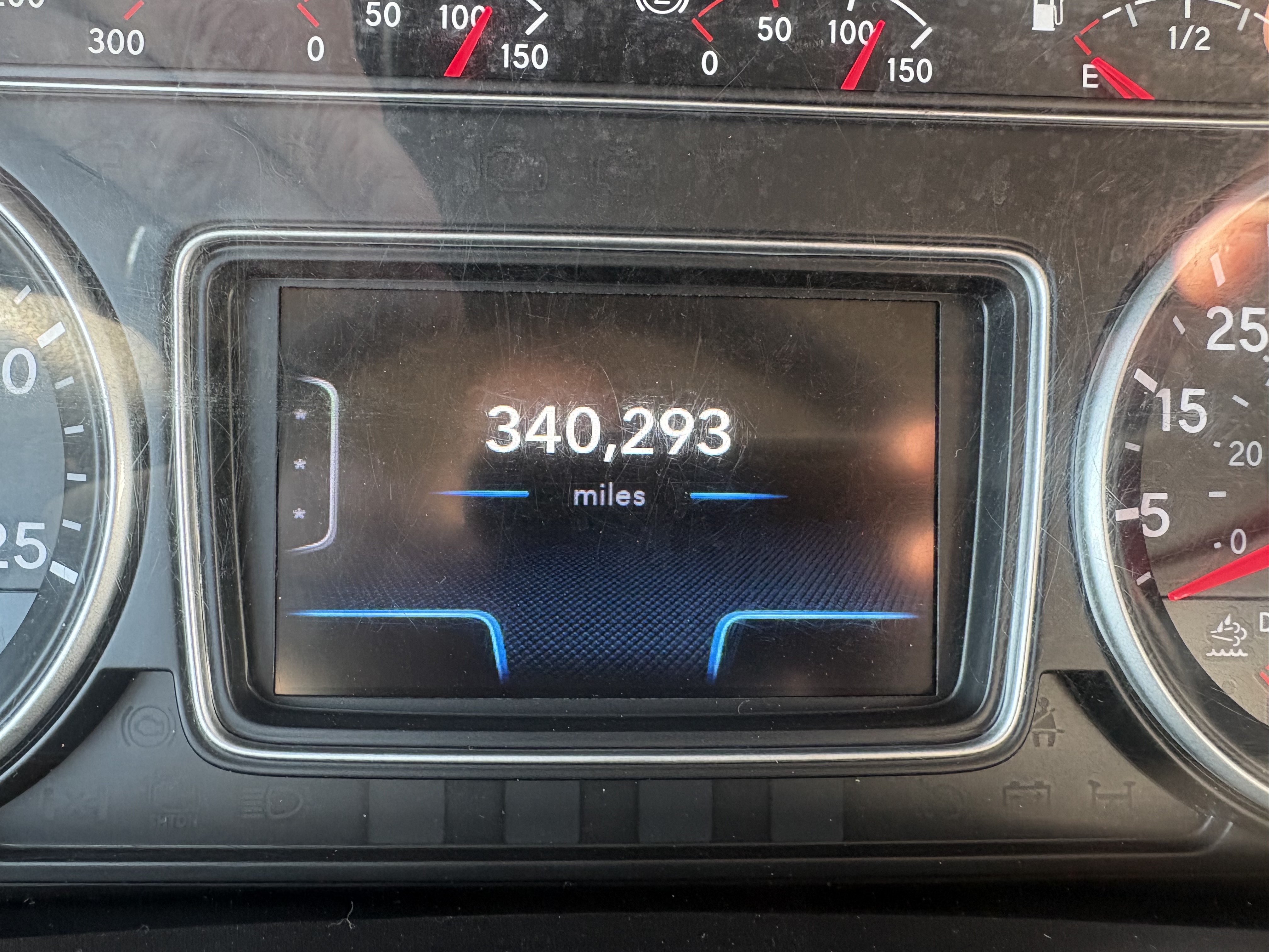 2021 International LT - image 9