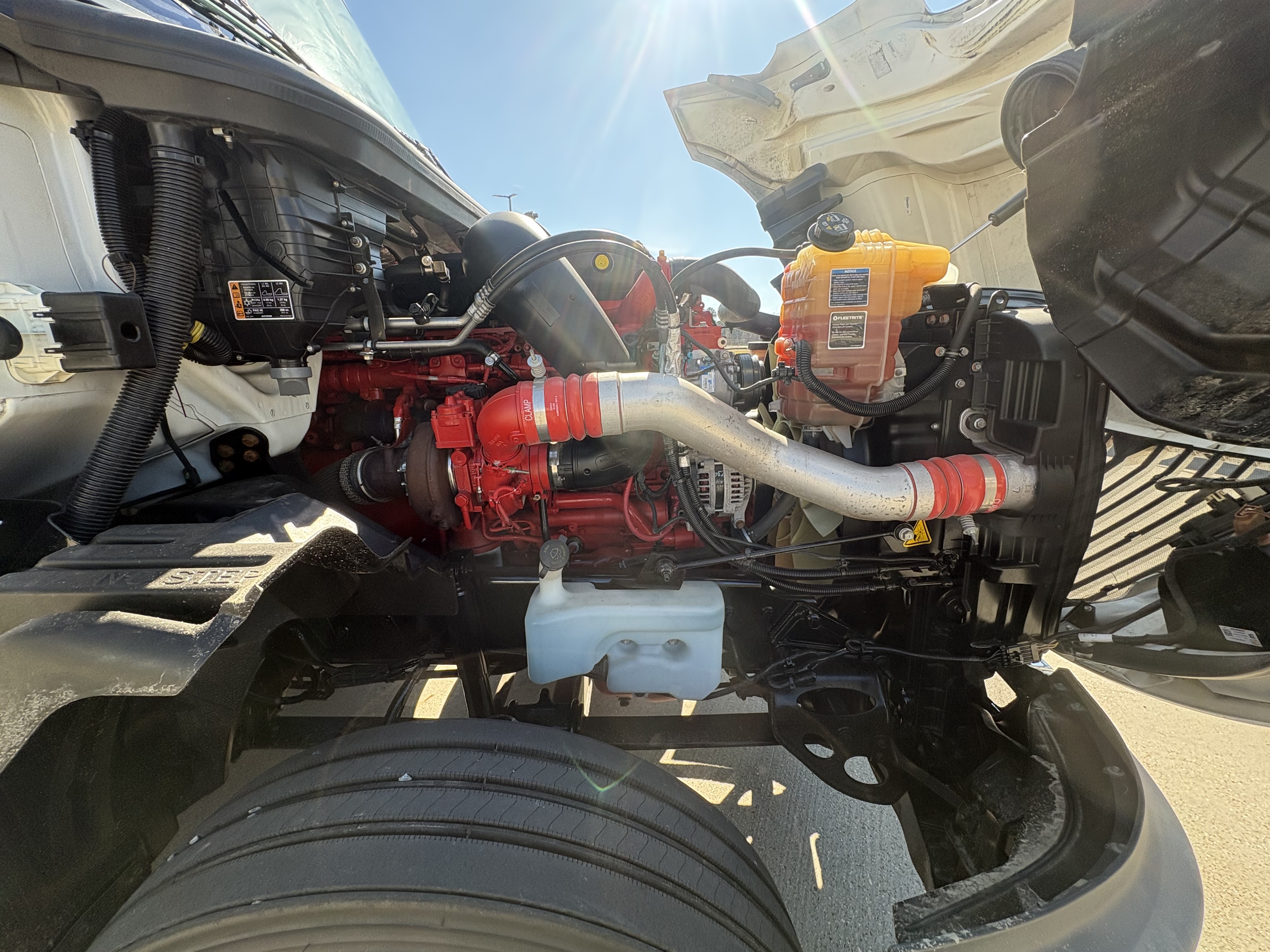 2021 International LT - image 12