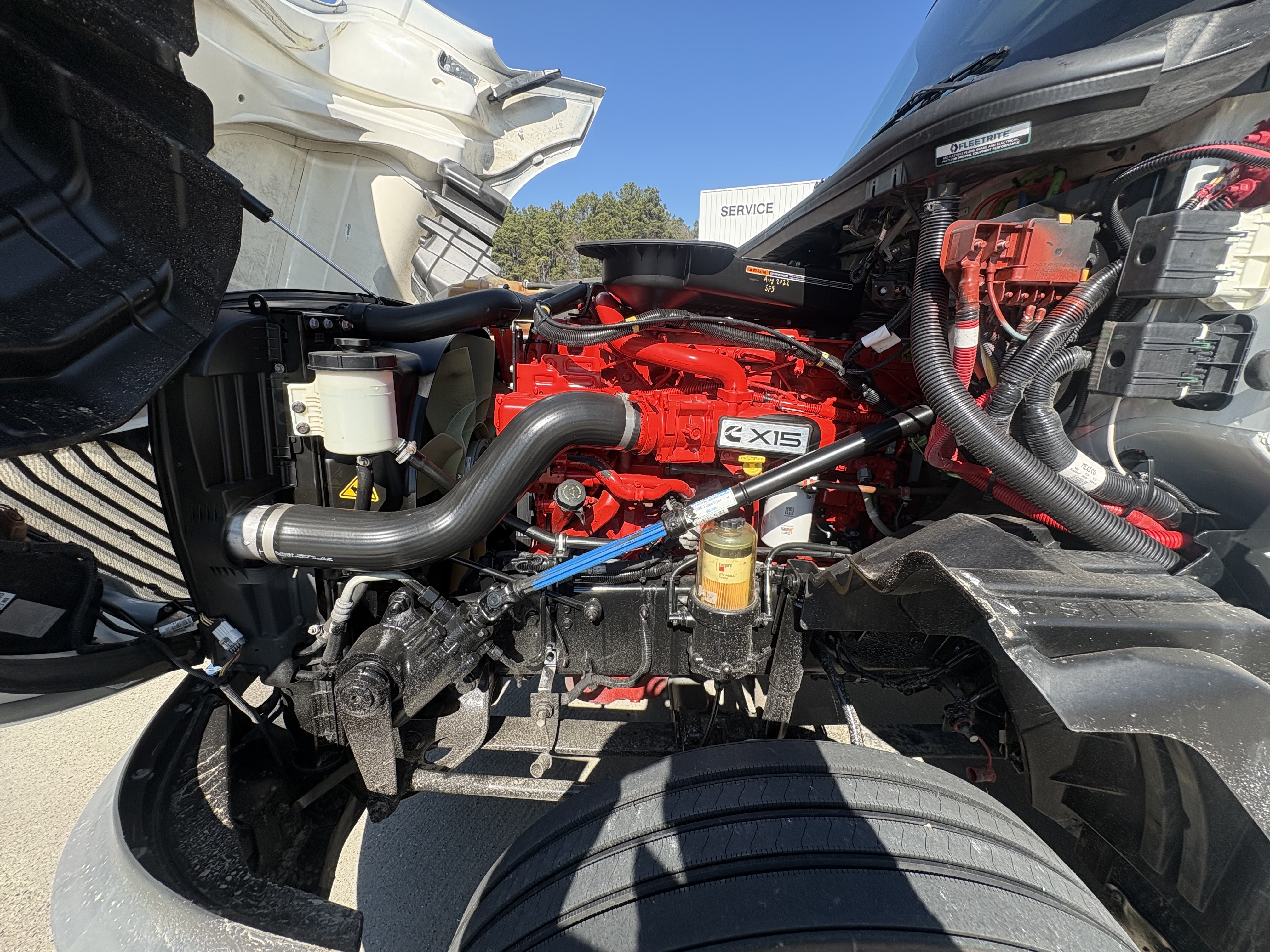 2021 International LT - image 13