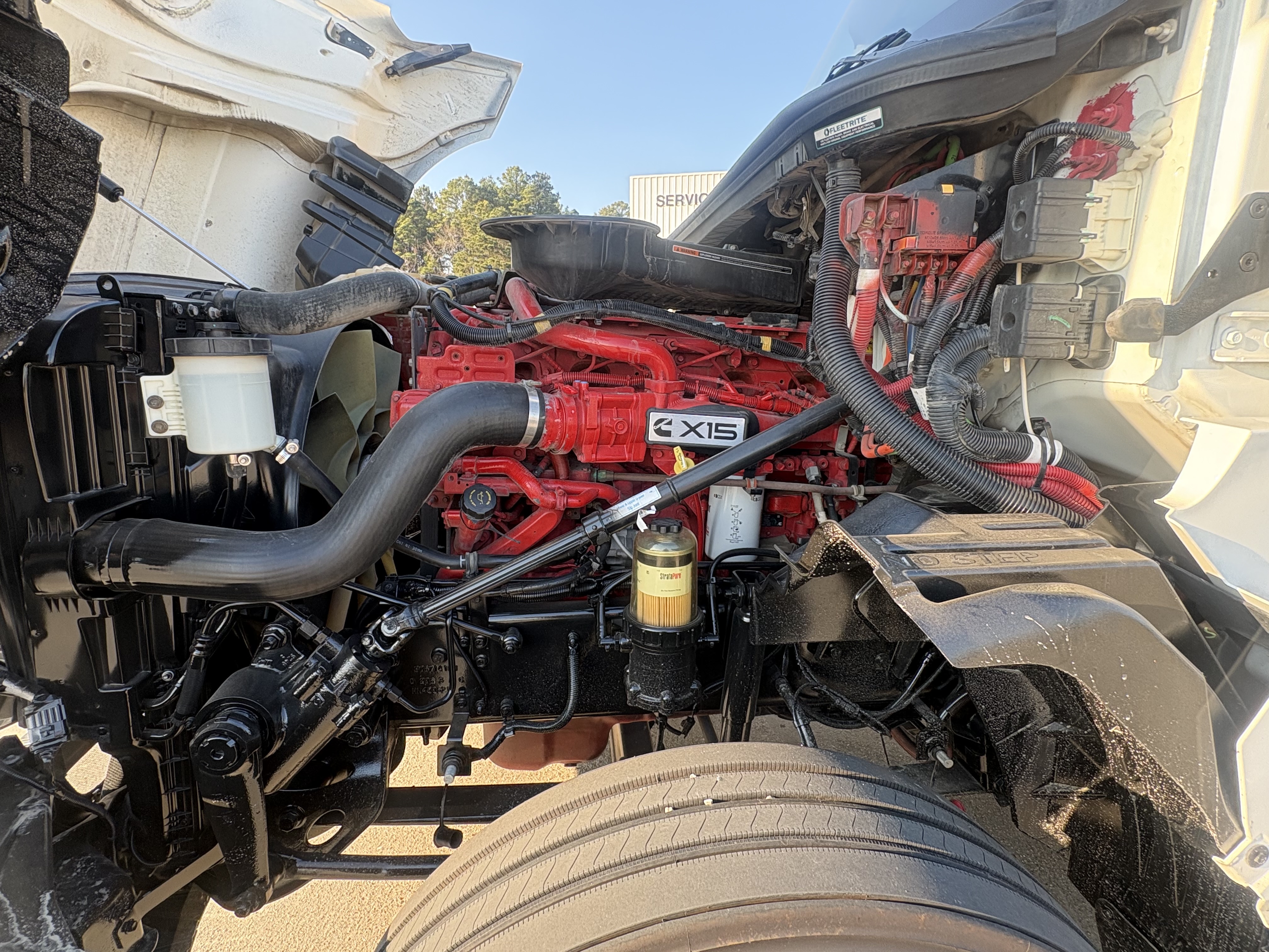 2021 International LT - image 12