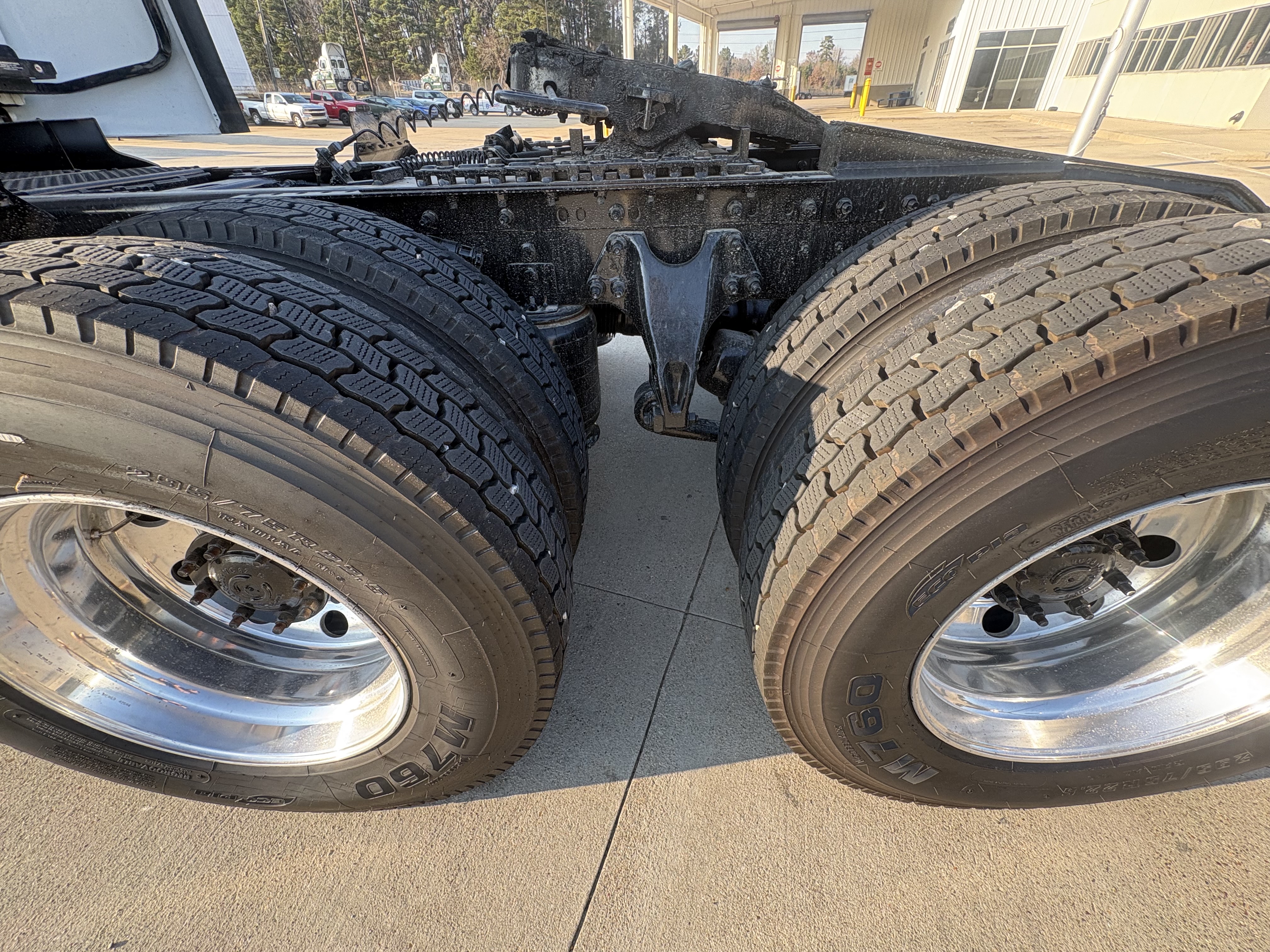 2021 International LT - image 7